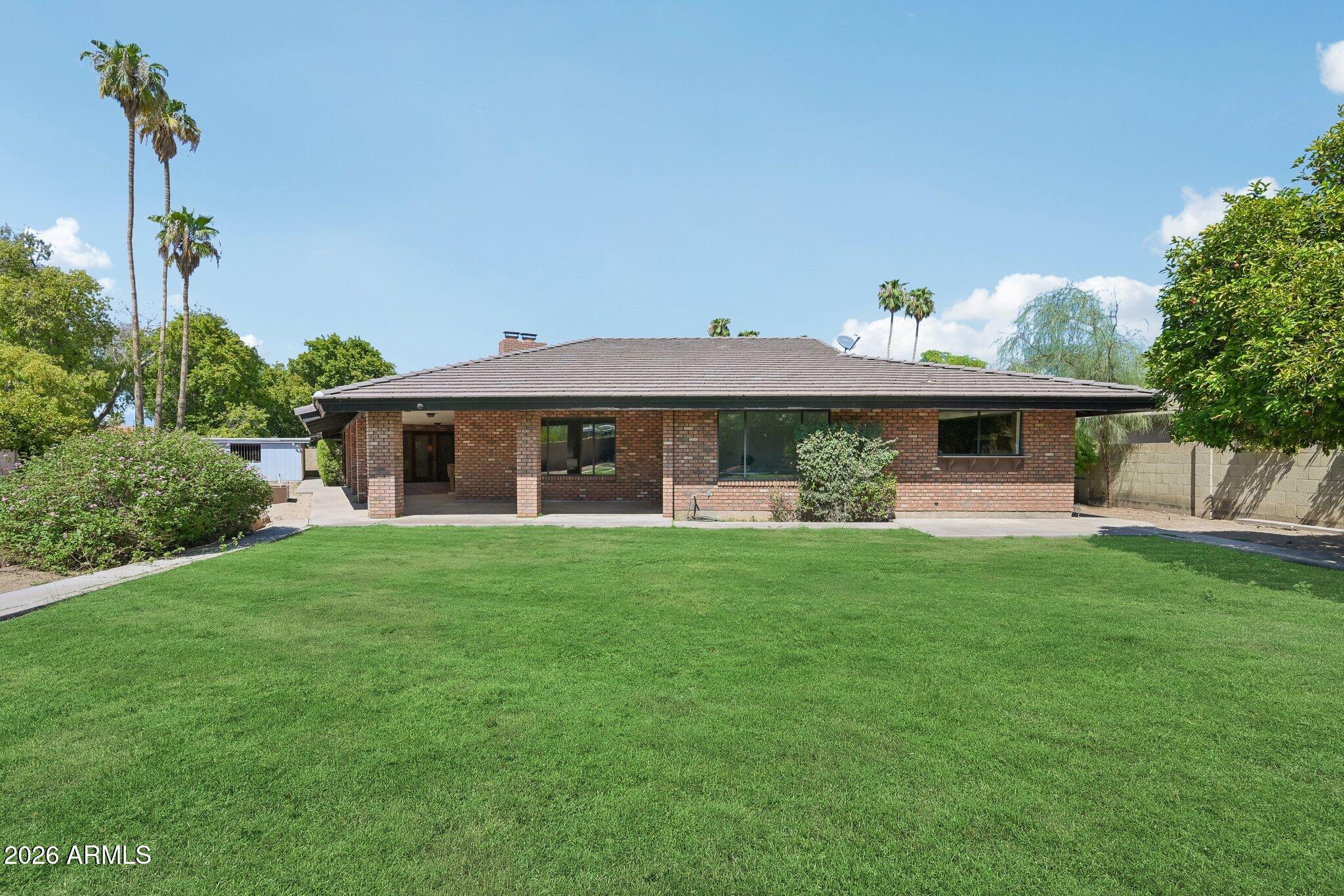 123 E LOMA VISTA Drive