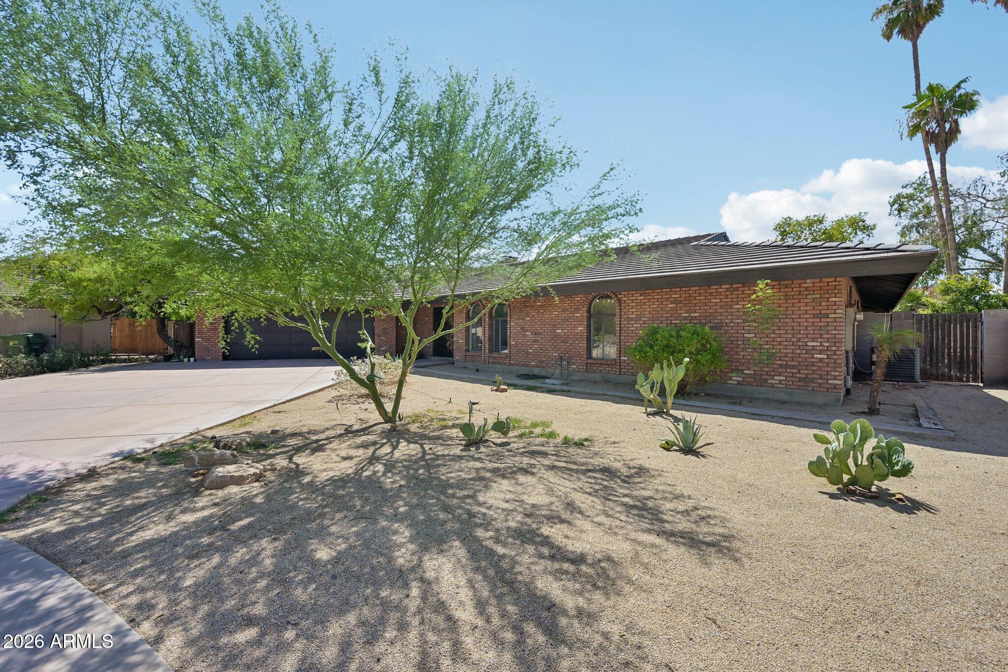 123 E LOMA VISTA Drive