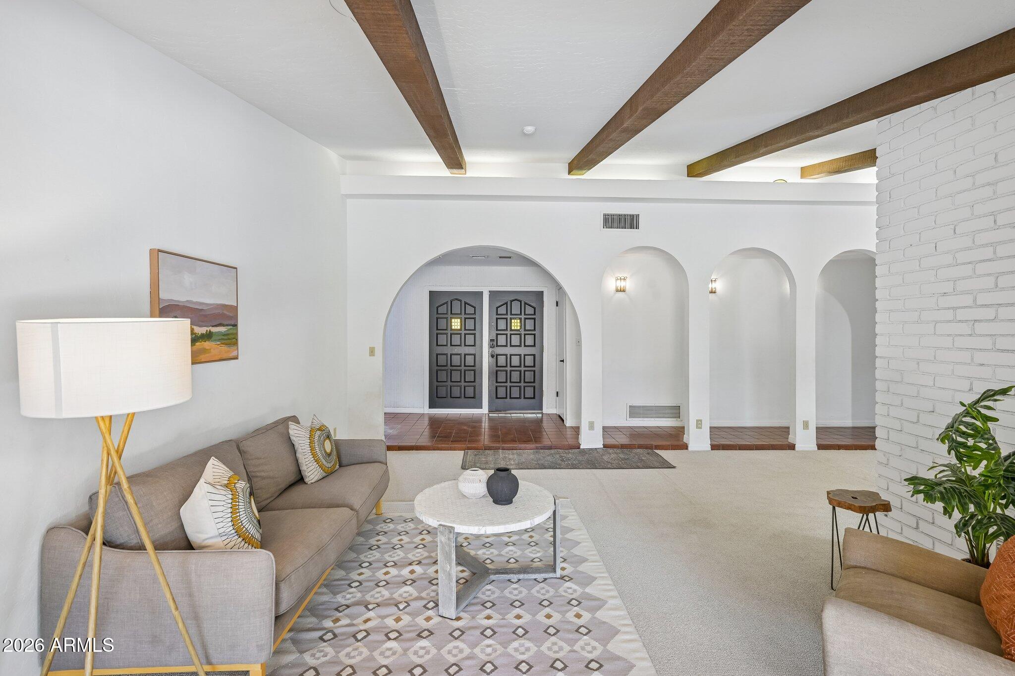 123 E LOMA VISTA Drive