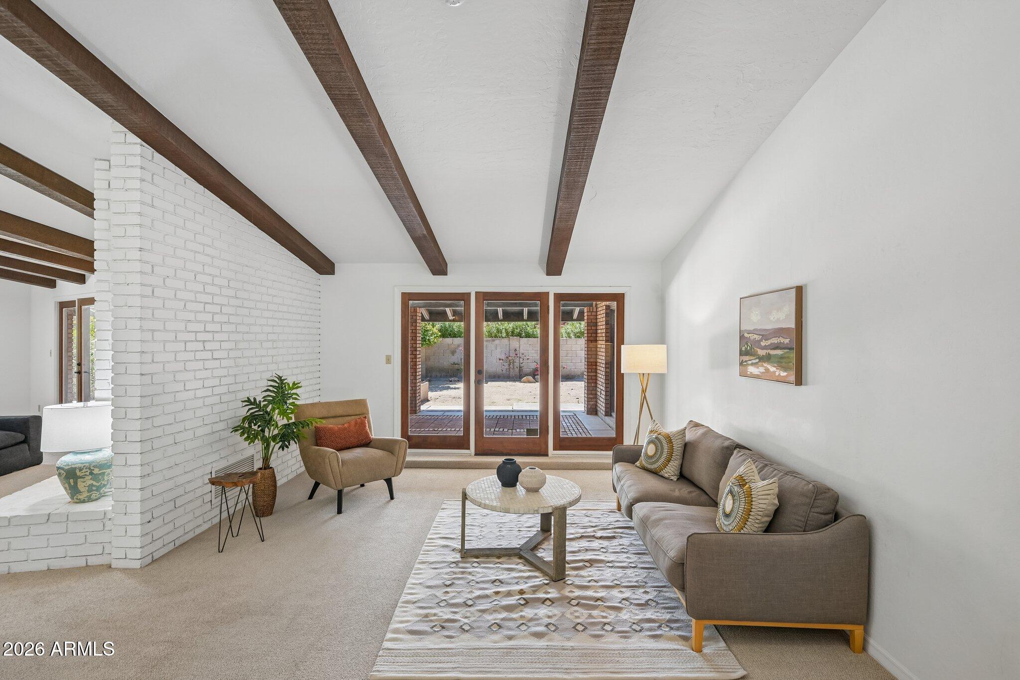 123 E LOMA VISTA Drive