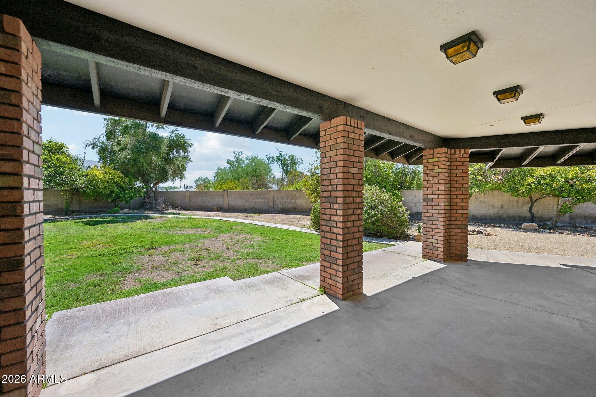 123 E LOMA VISTA Drive