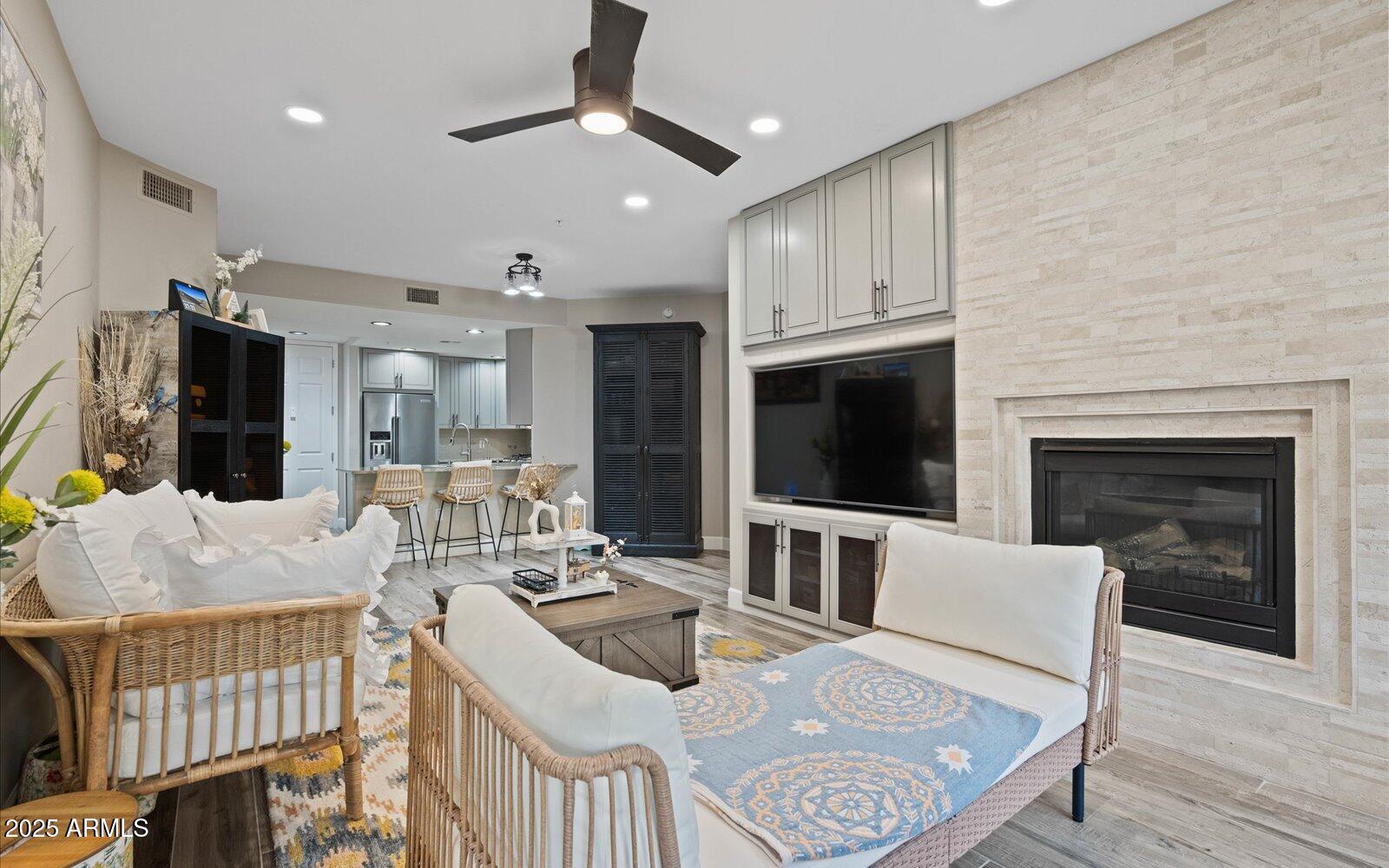 5350 E DEER VALLEY Drive 1250