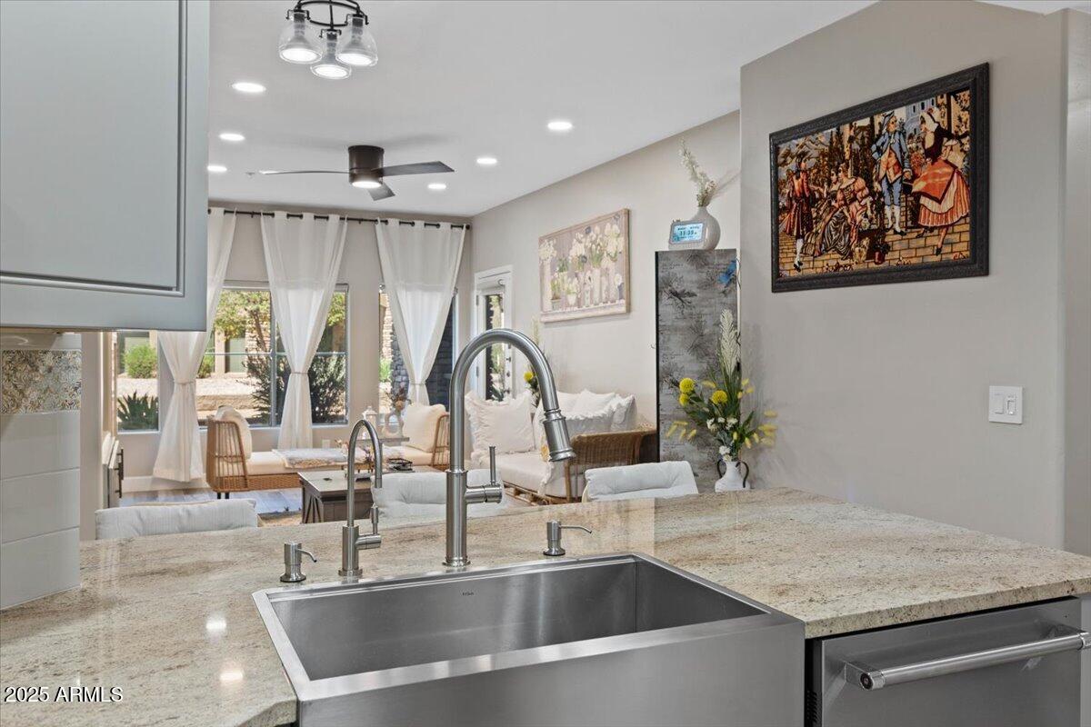 5350 E DEER VALLEY Drive 1250