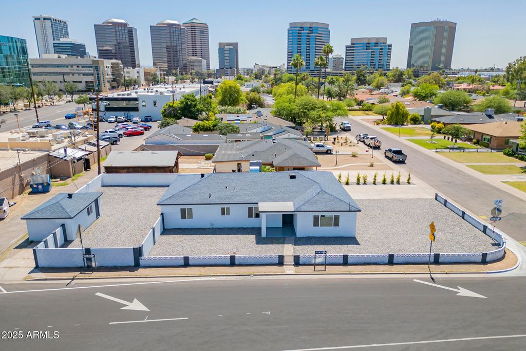Photo of 346 W Edgemont Avenue, Phoenix, AZ 85003 (MLS # 6920930)