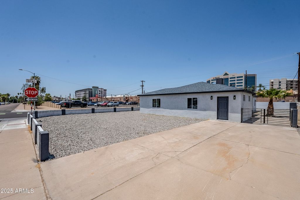 Photo of 346 W Edgemont Avenue, Phoenix, AZ 85003 (MLS # 6920930)