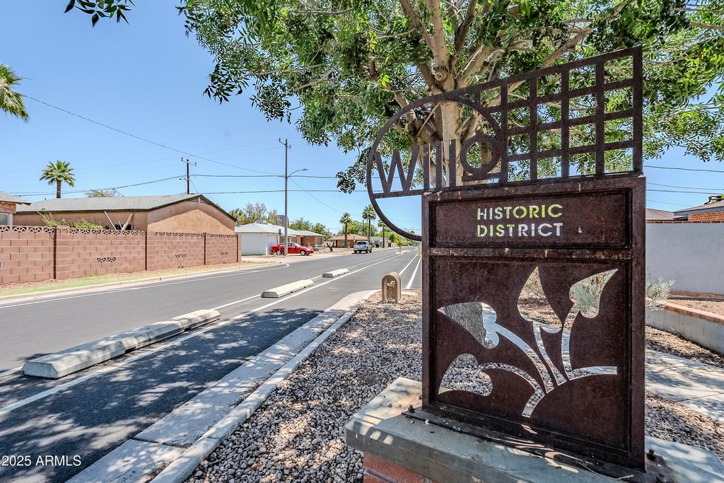 Photo of 346 W Edgemont Avenue, Phoenix, AZ 85003 (MLS # 6920930)