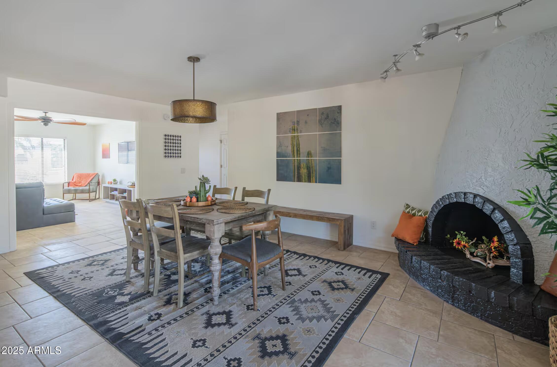 5210 E EVERETT Drive