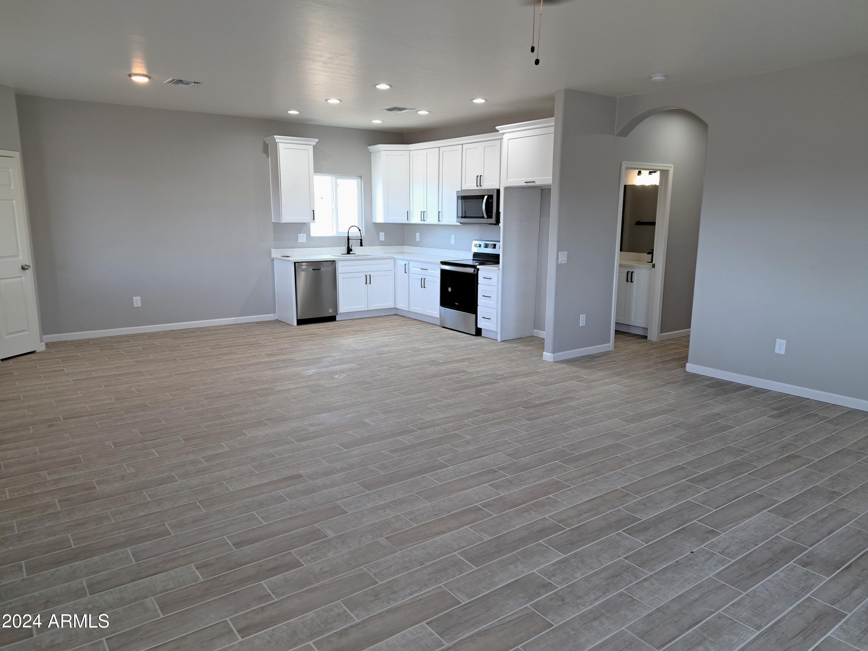 Photo 5 of 12 of 692 W COACHLINE Lane house