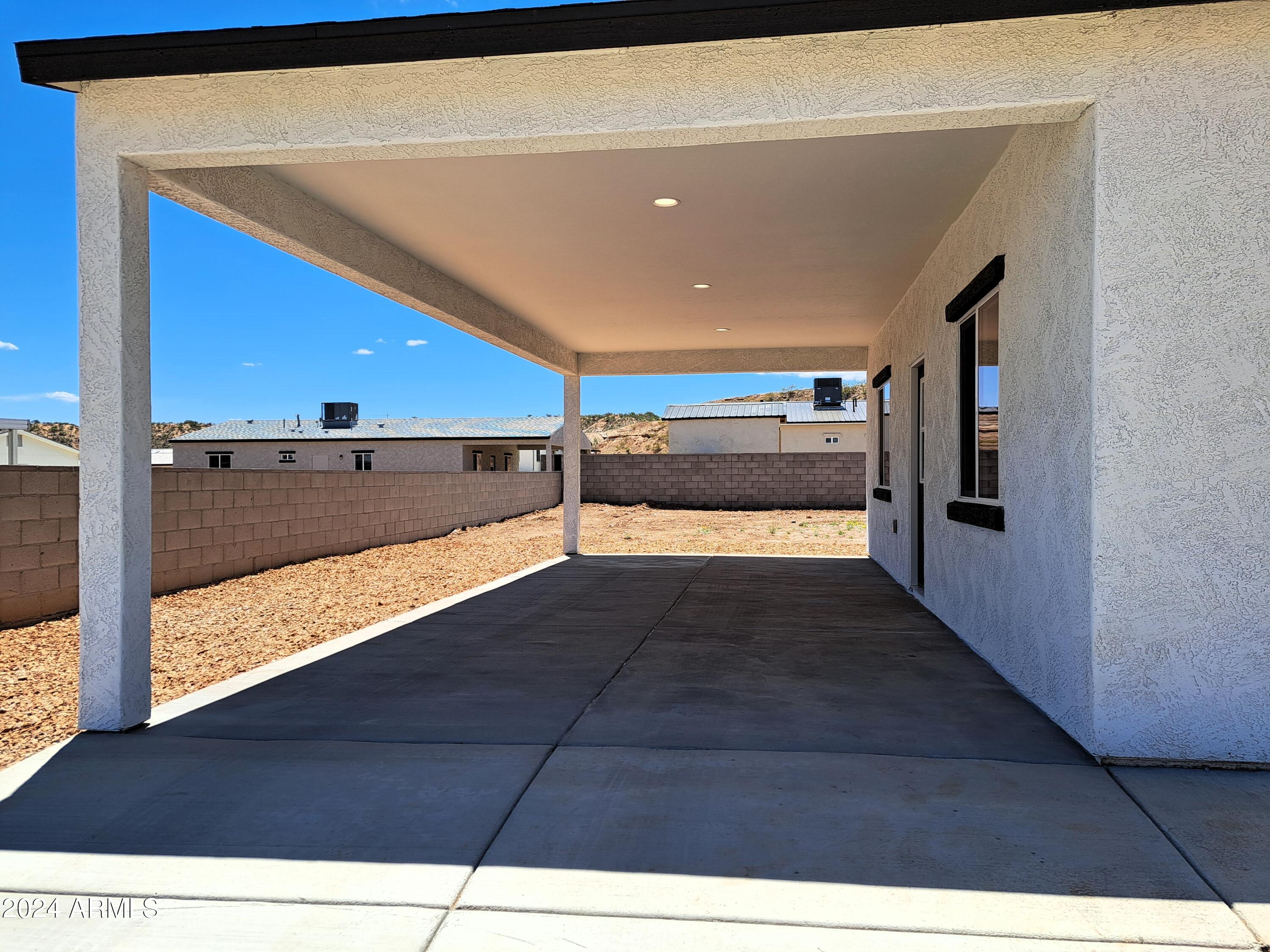 Photo 3 of 12 of 692 W COACHLINE Lane house