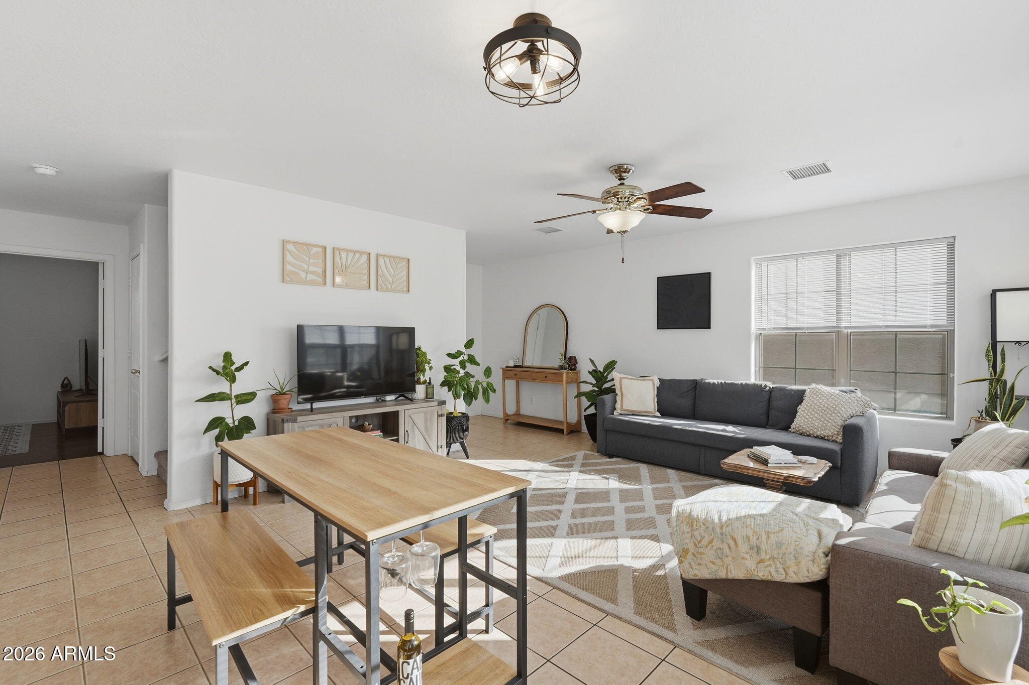 2733 E CAMBRIDGE Avenue