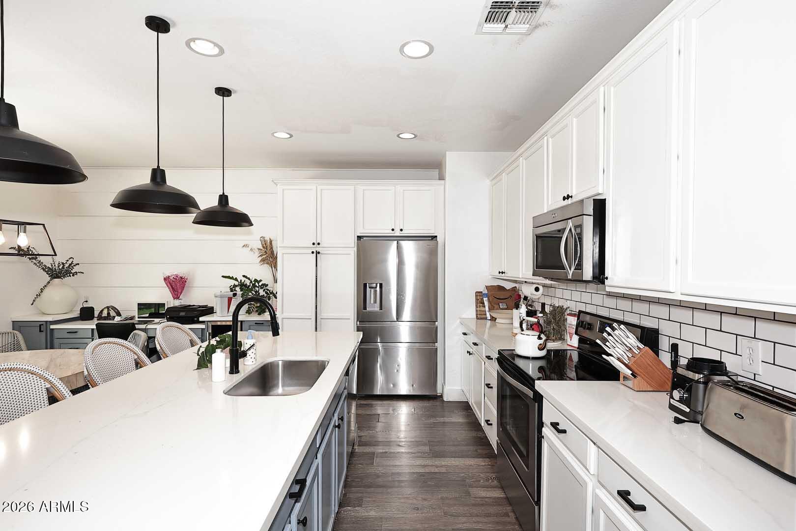 3337 E Riverdale Street