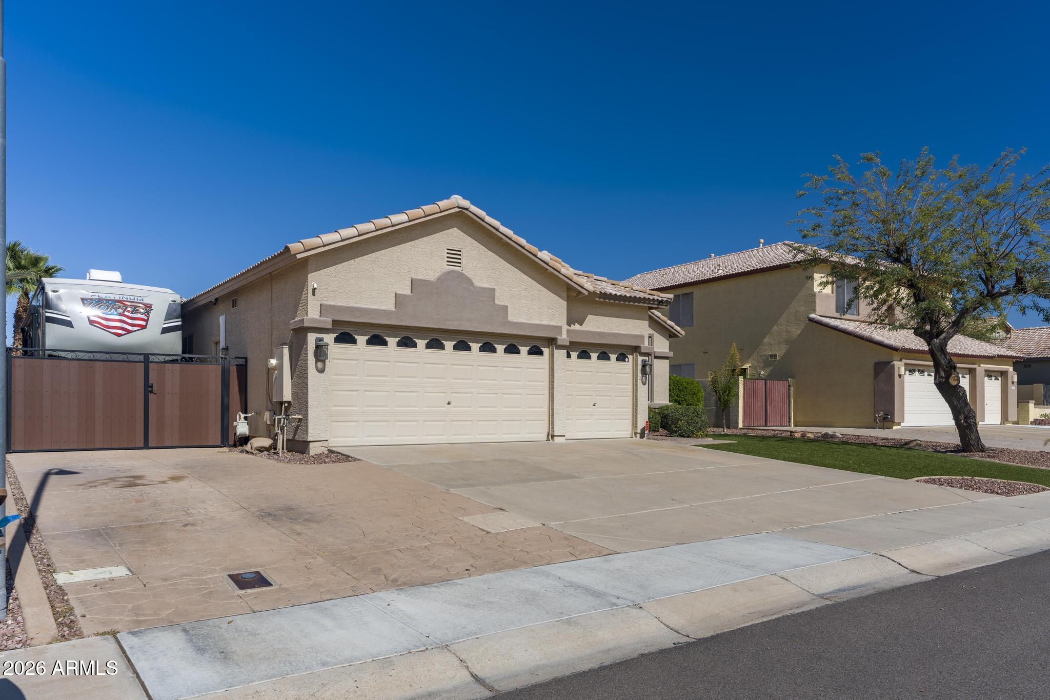 7536 W ALEXANDRIA Way