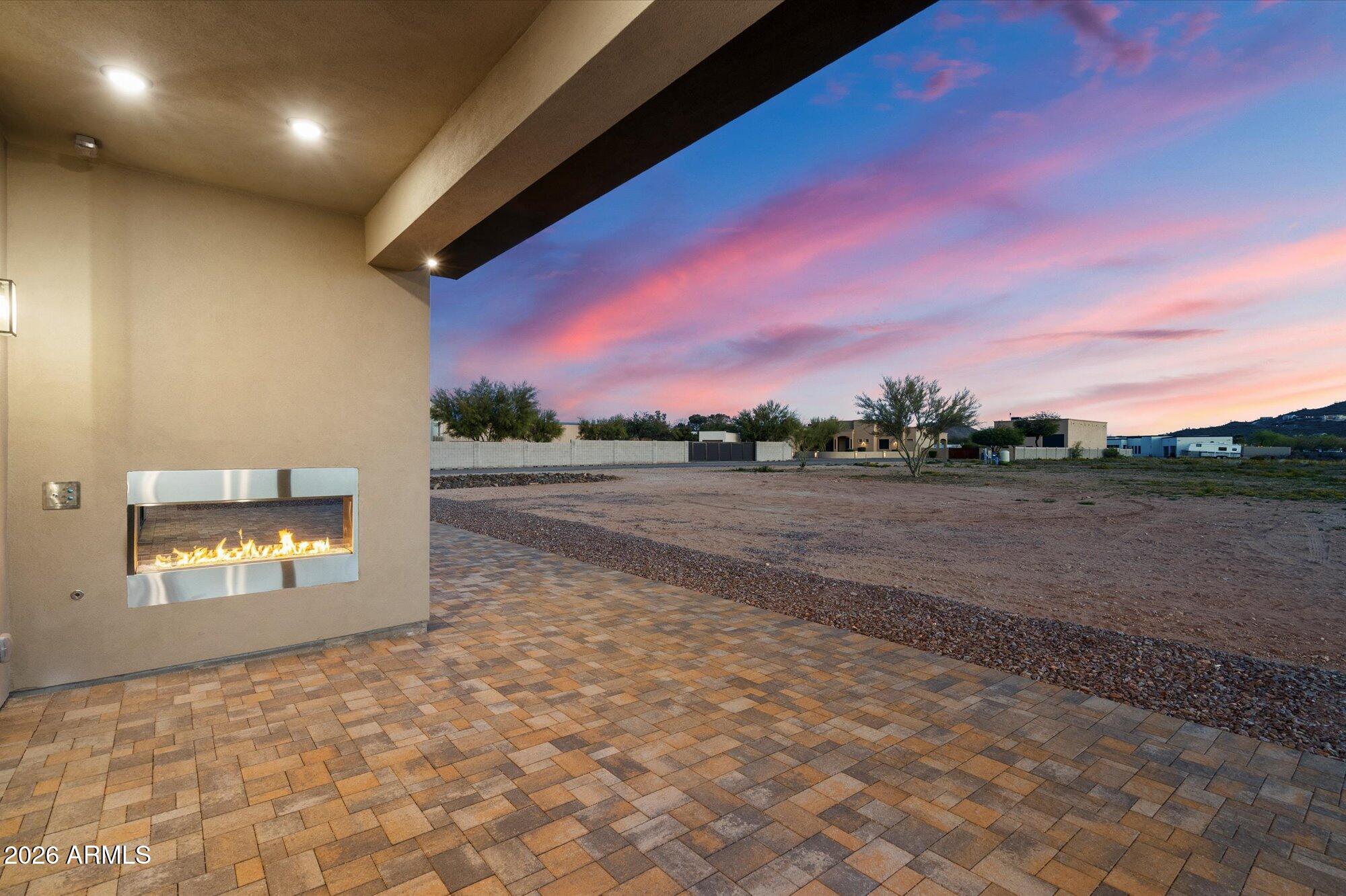 2991 W DESERT HILLS Drive 2