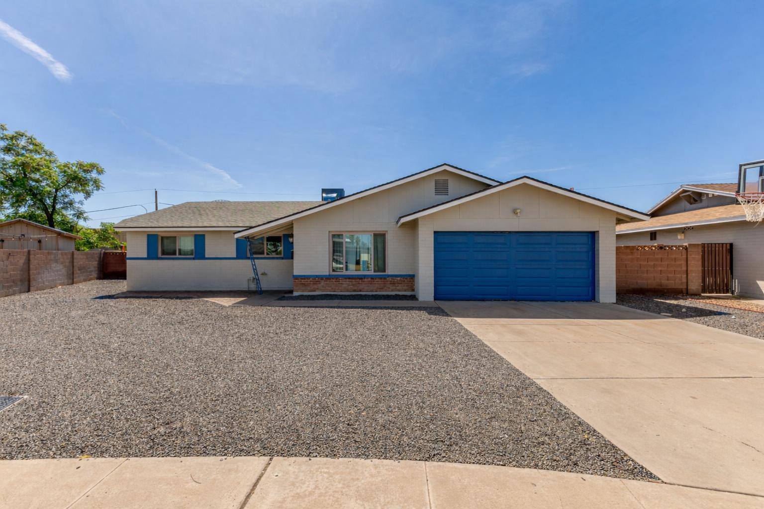 319 E Riviera Drive