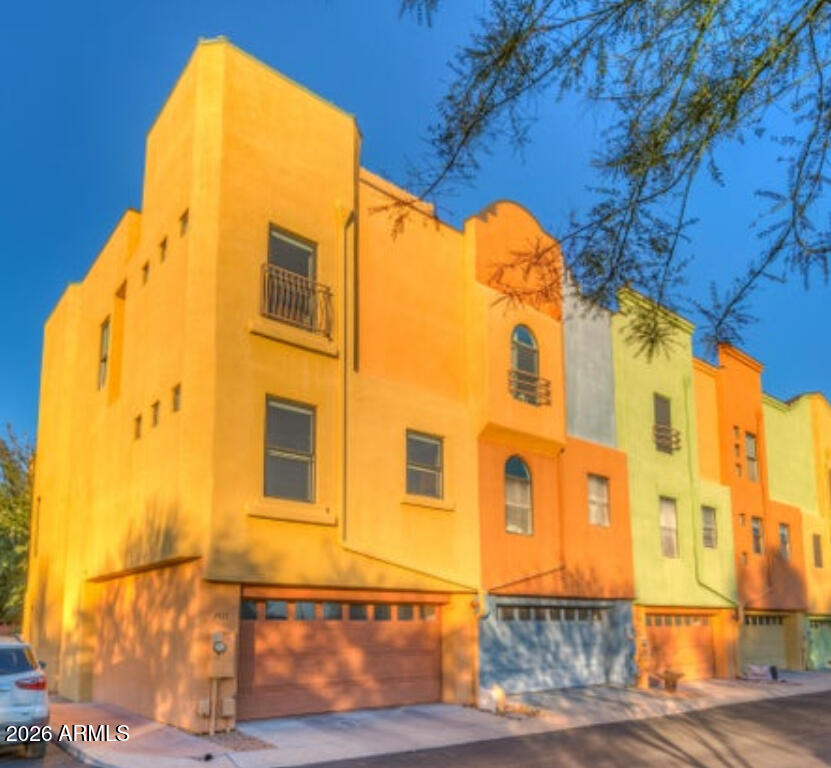 2423 E AUTUMN FLOWER Drive