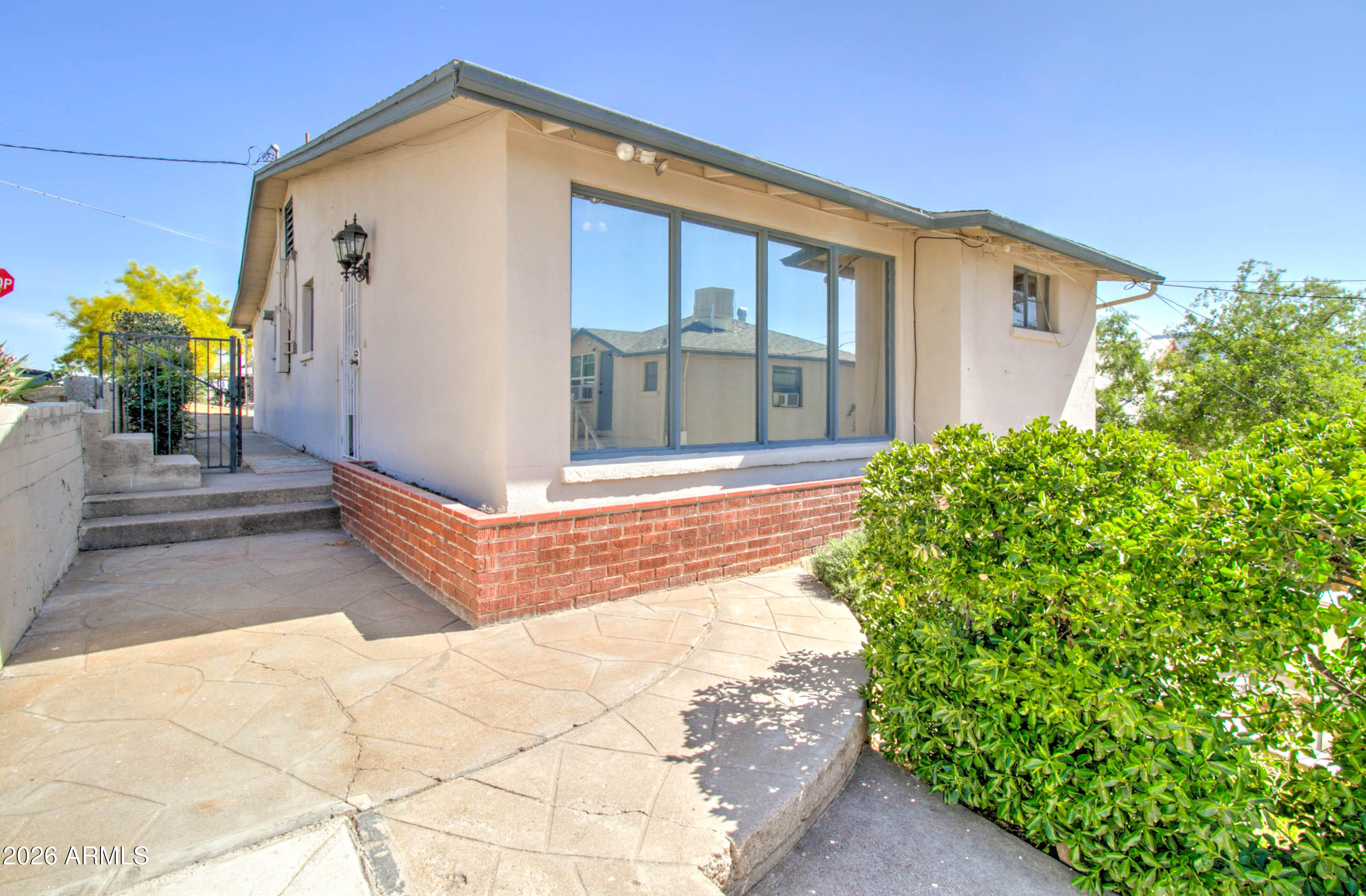 877 E SYCAMORE Street