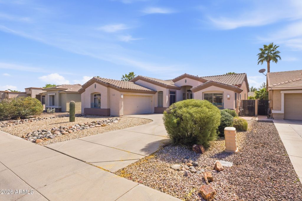 Photo of 1645 E Orangewood Street, Gilbert, AZ 85296 (MLS # 6994422)