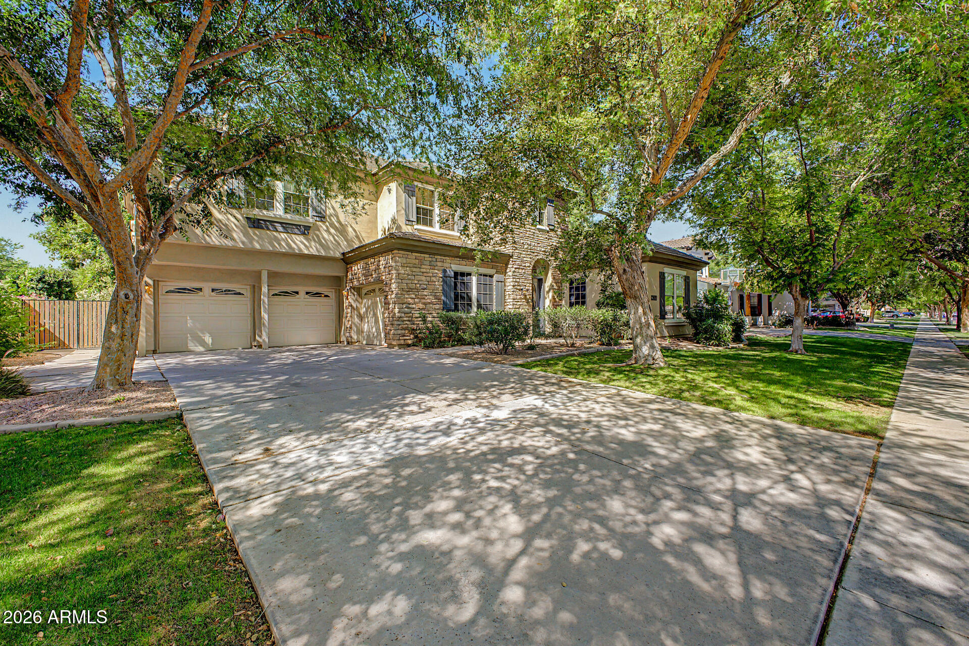 2886 E WASHINGTON Avenue