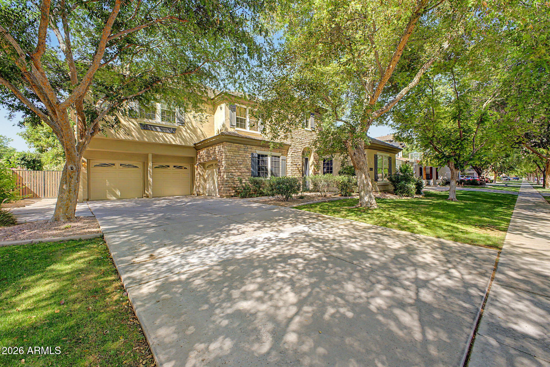 2886 E WASHINGTON Avenue