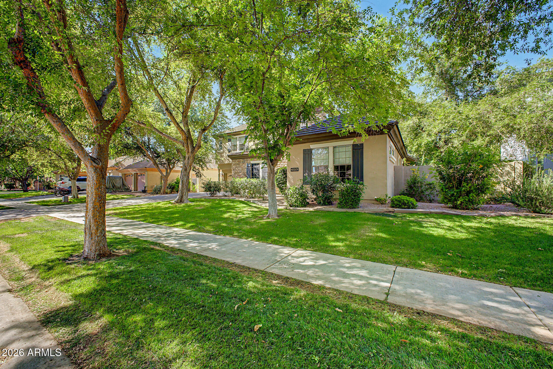 2886 E WASHINGTON Avenue