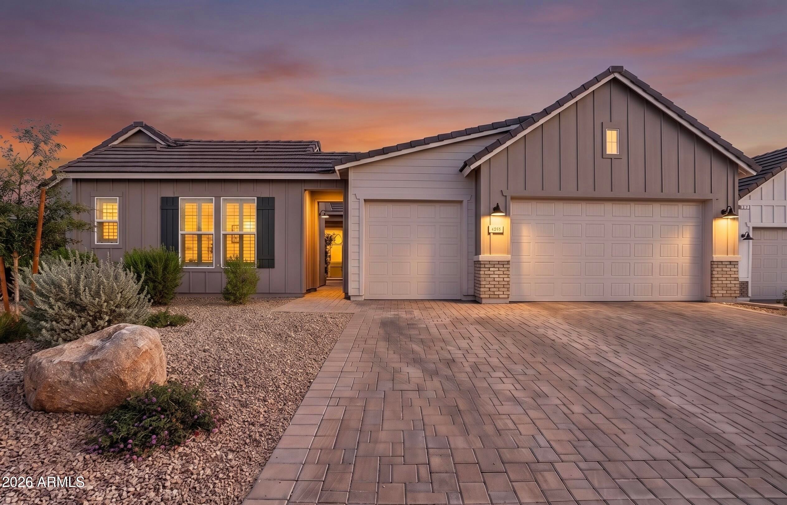 4231 E DESERT VISTA Trail