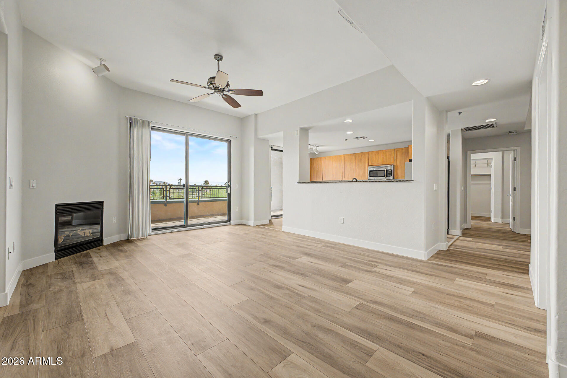 16 W ENCANTO Boulevard 312