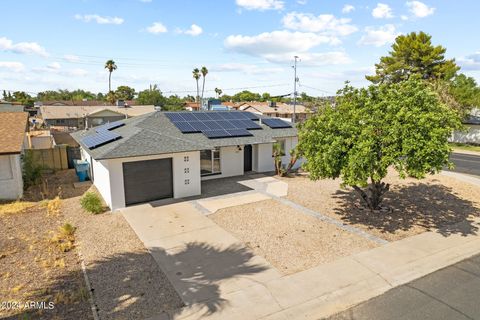 Single Family Residence in Phoenix AZ 2502 DAHLIA Drive 24.jpg