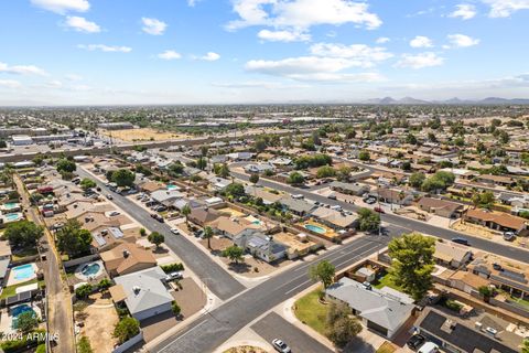 Single Family Residence in Phoenix AZ 2502 DAHLIA Drive 18.jpg