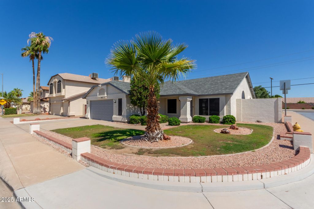 Photo of 20003 N 43rd Drive, Glendale, AZ 85308 (MLS # 6924636)
