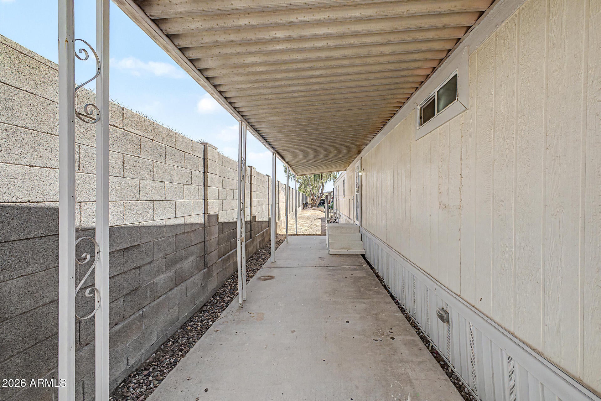 1221 N DYSART Road 27