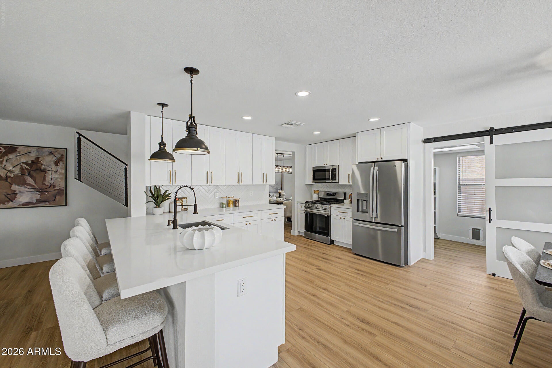 425 W MIDLAND Lane