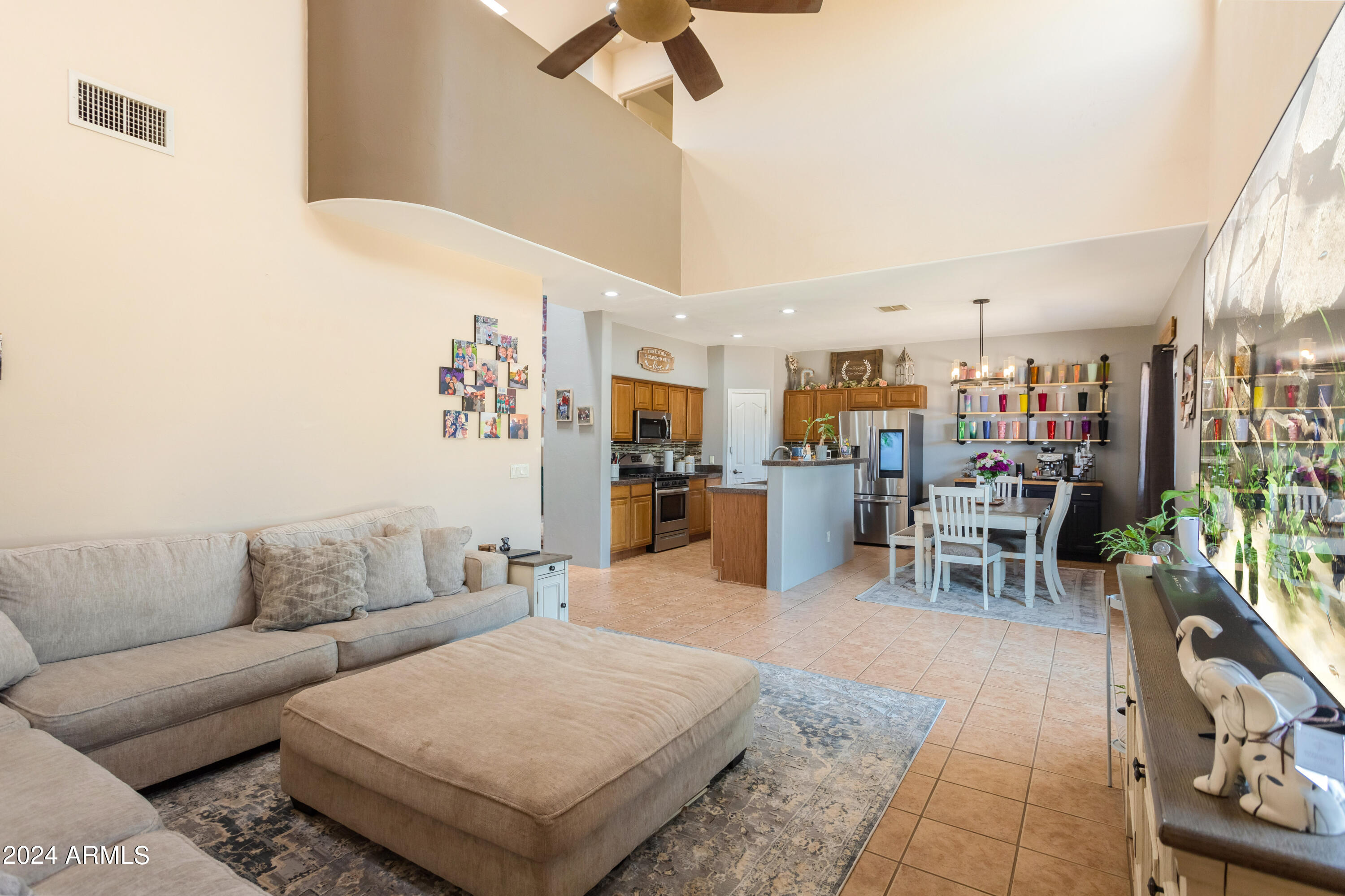 THE LEGENDS VALIENTE - Residential