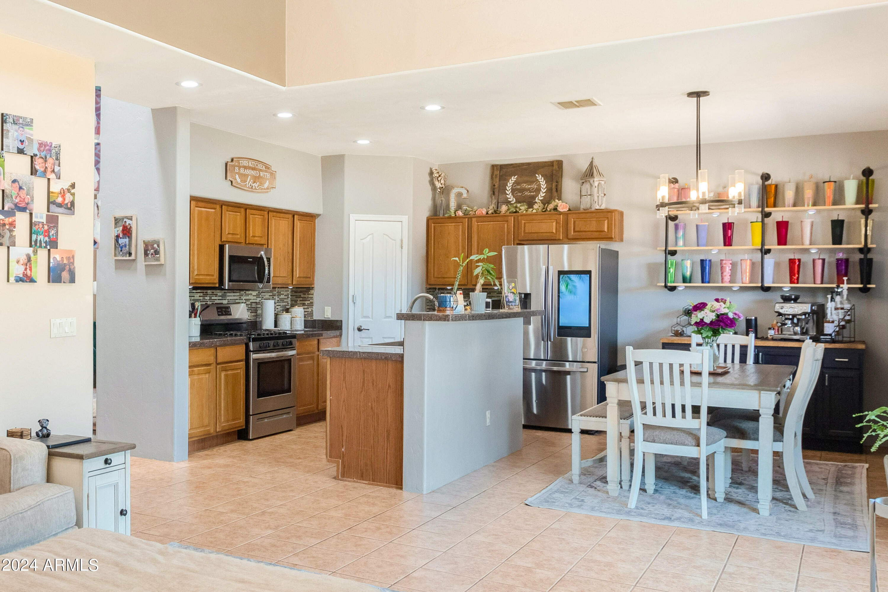 THE LEGENDS VALIENTE - Residential