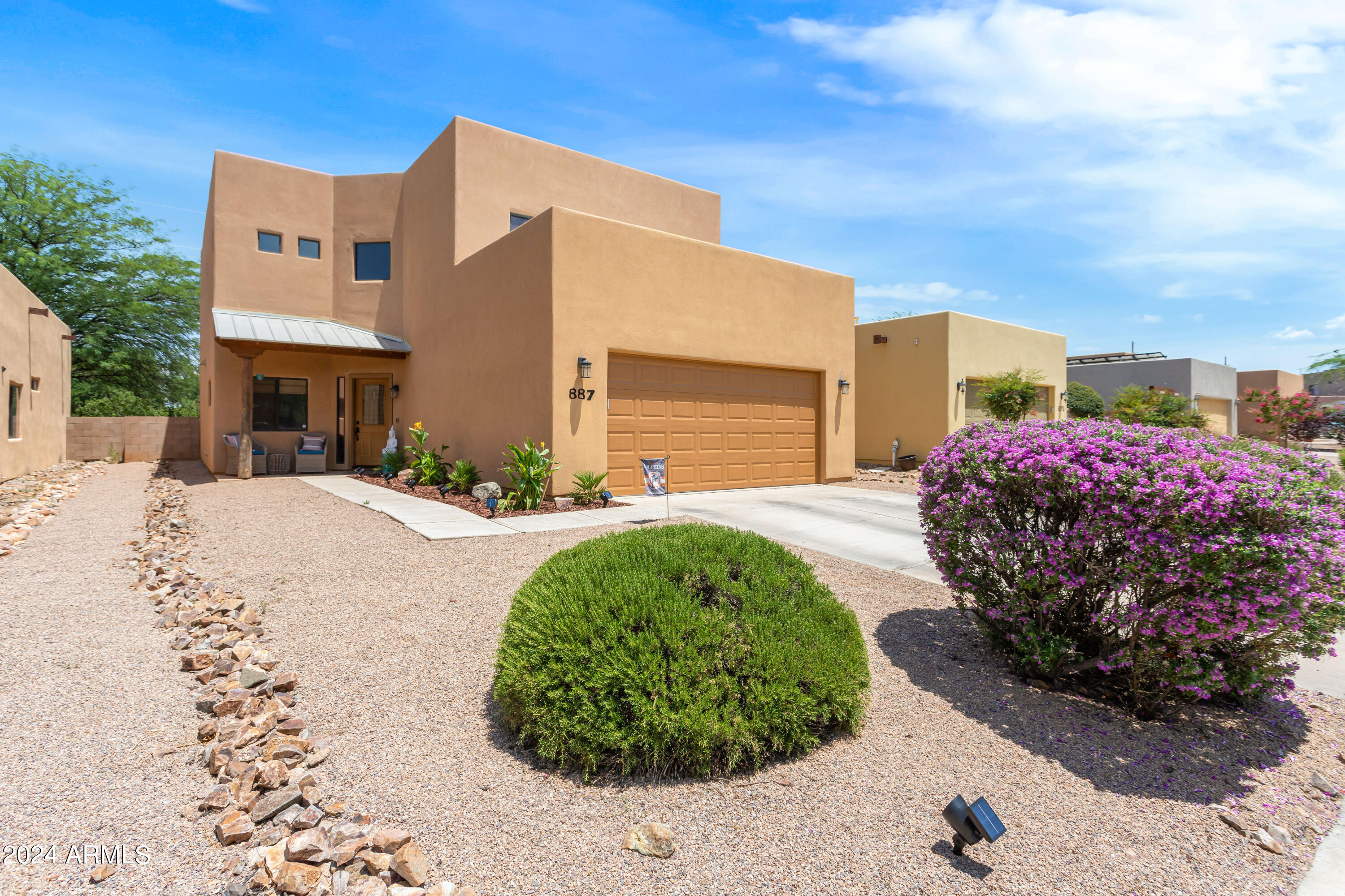 THE LEGENDS VALIENTE - Residential