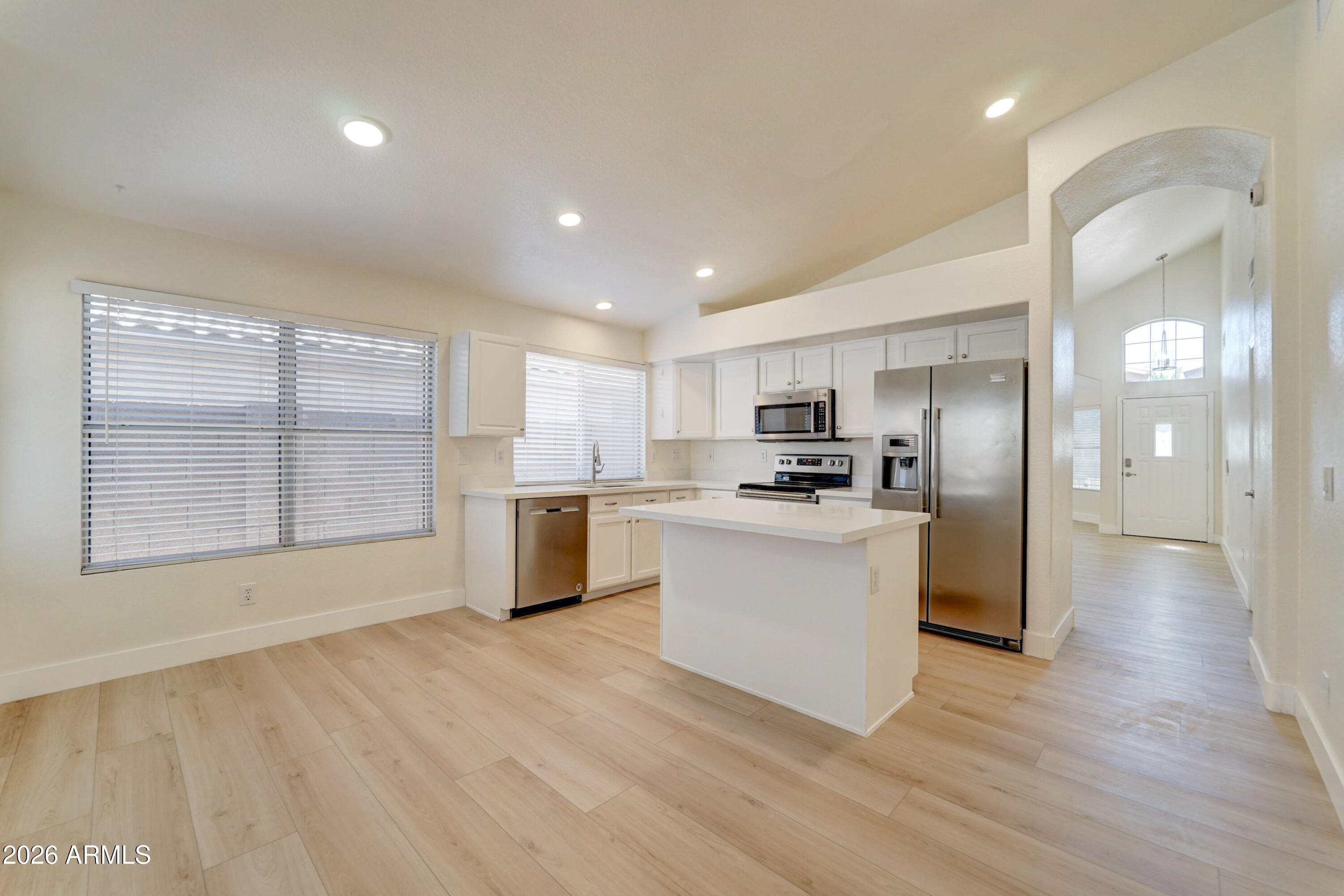 1476 E SIERRA MADRE Avenue