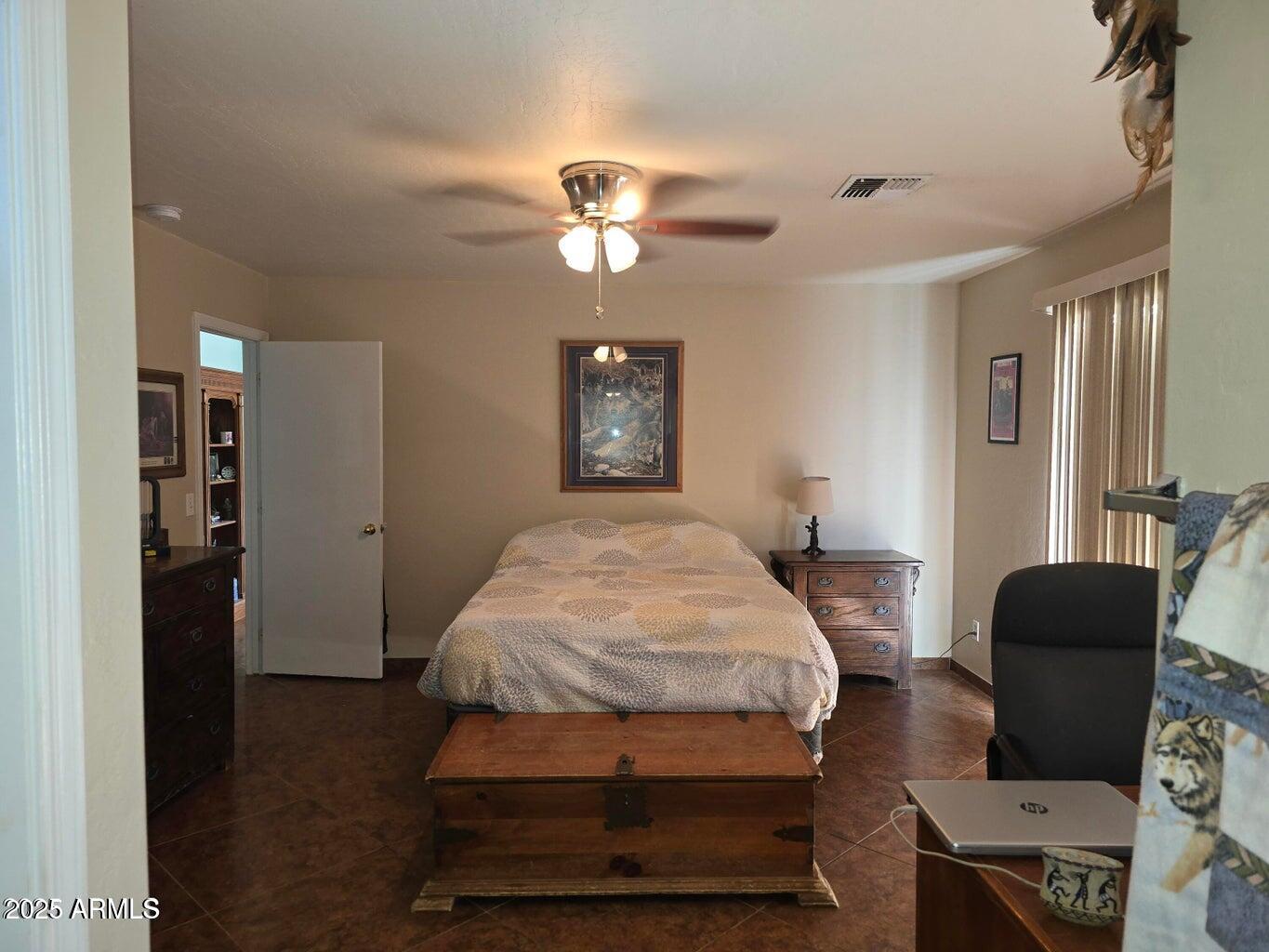 1092 W ROUNDUP Street W