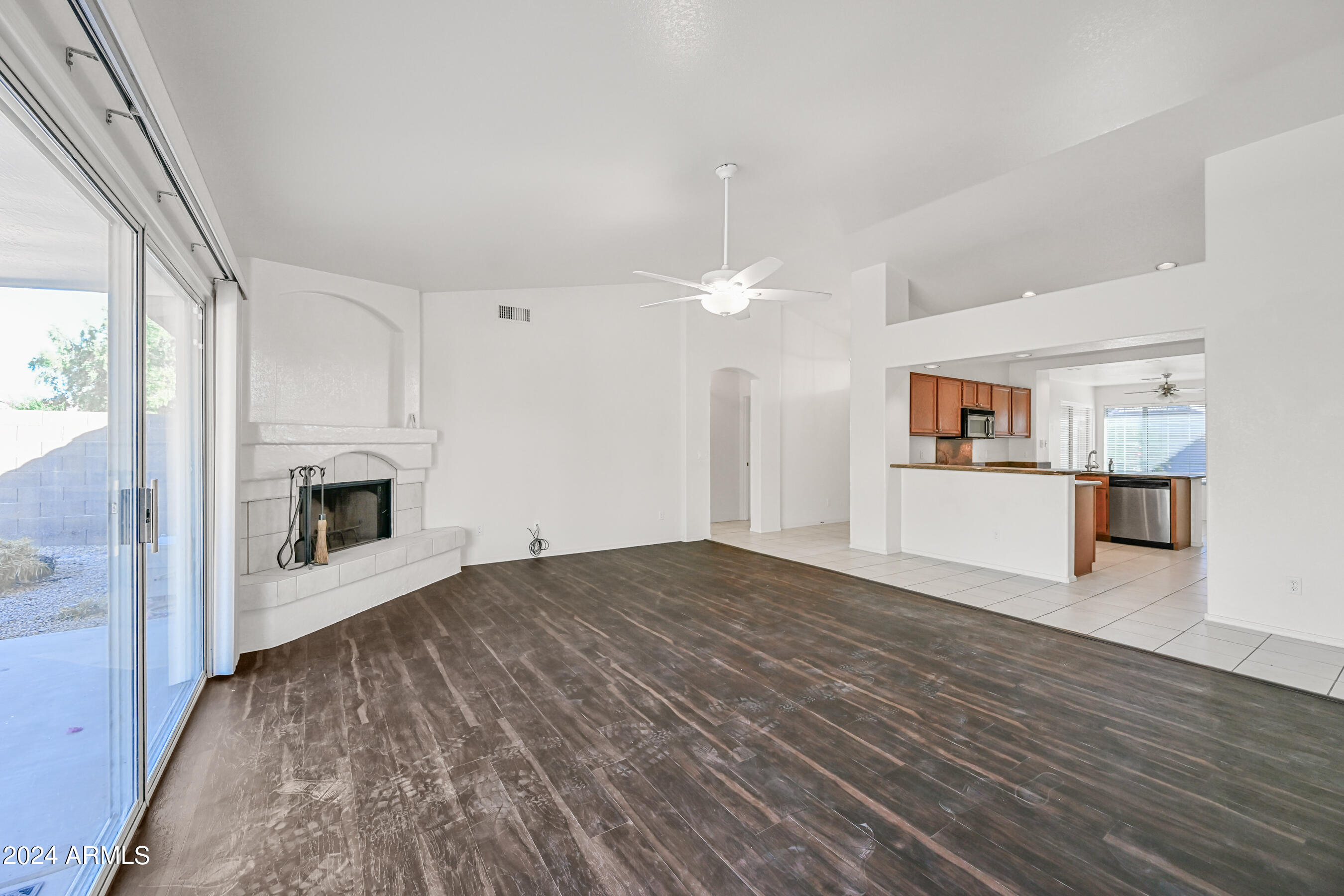 5646 W BLACKHAWK Drive