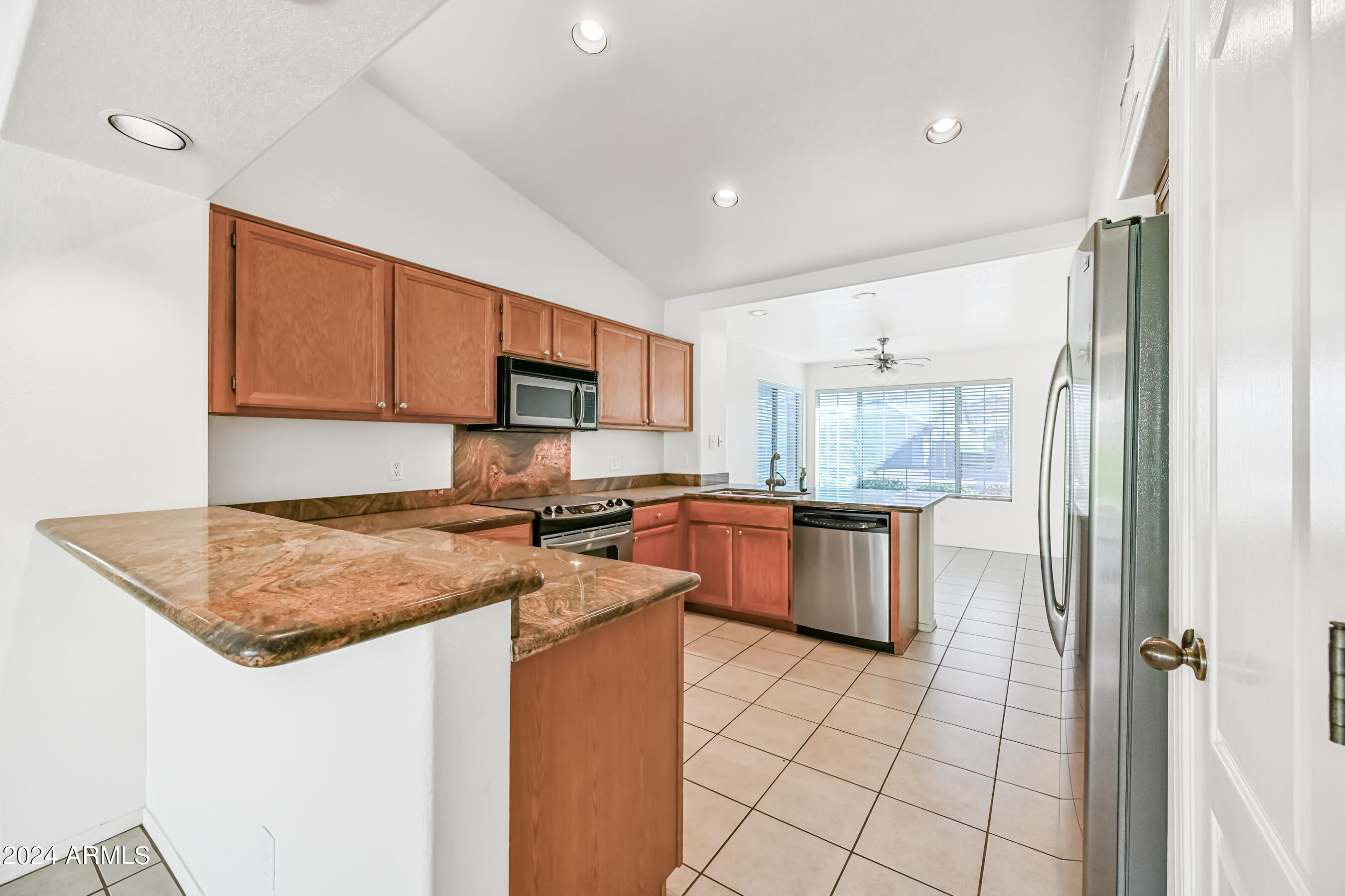 5646 W BLACKHAWK Drive