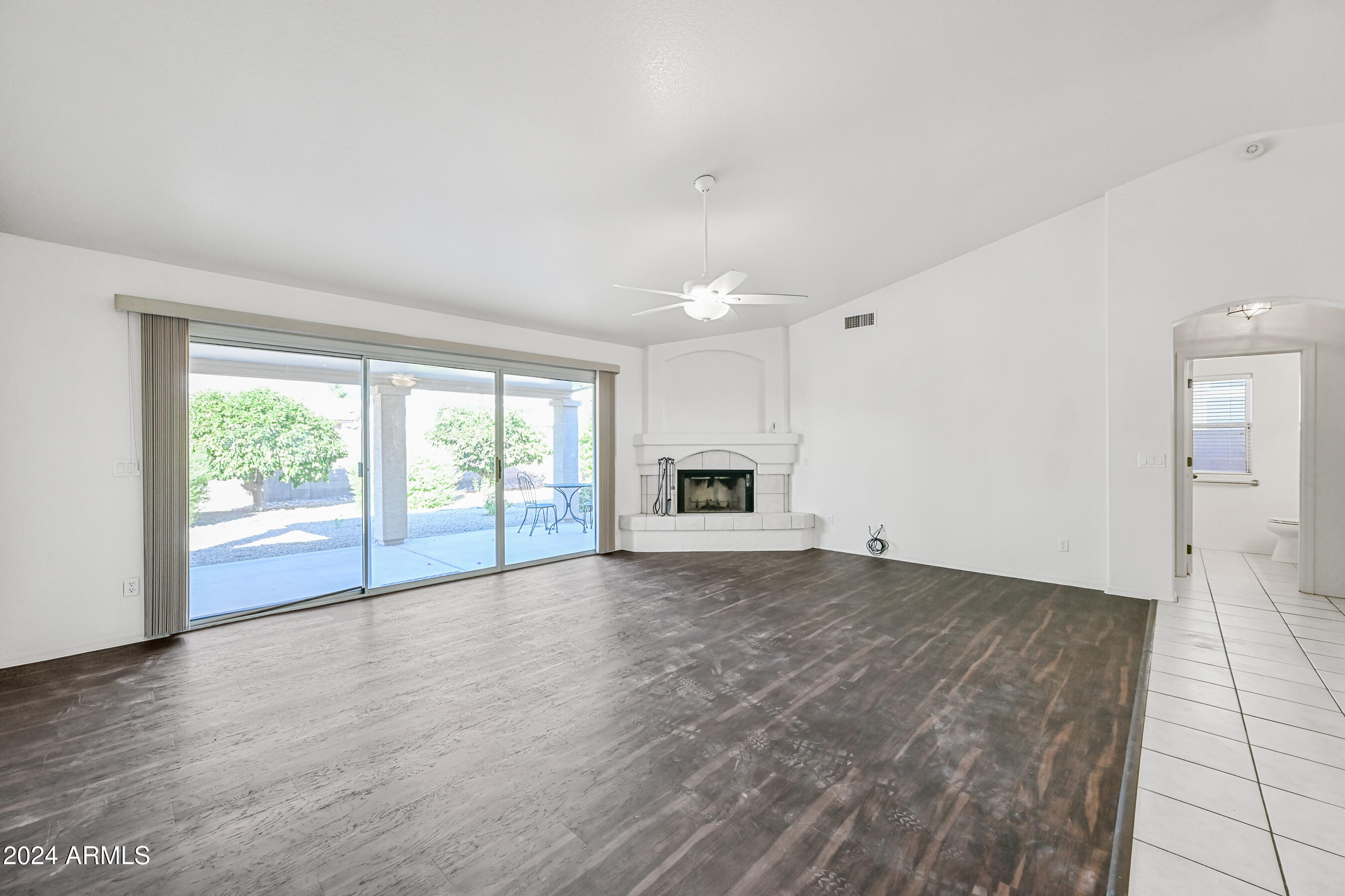 5646 W BLACKHAWK Drive