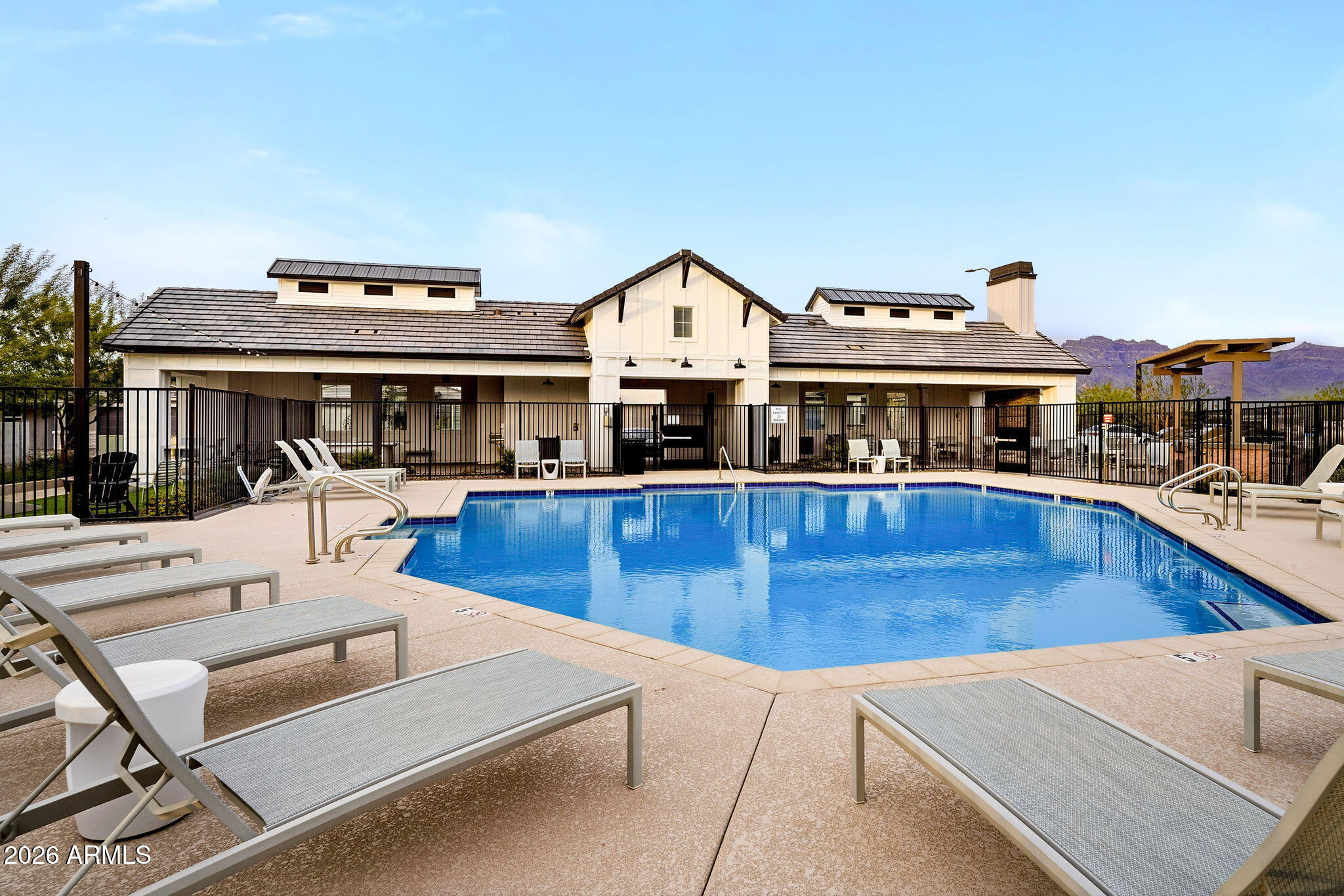 2487 E BOULDER Avenue