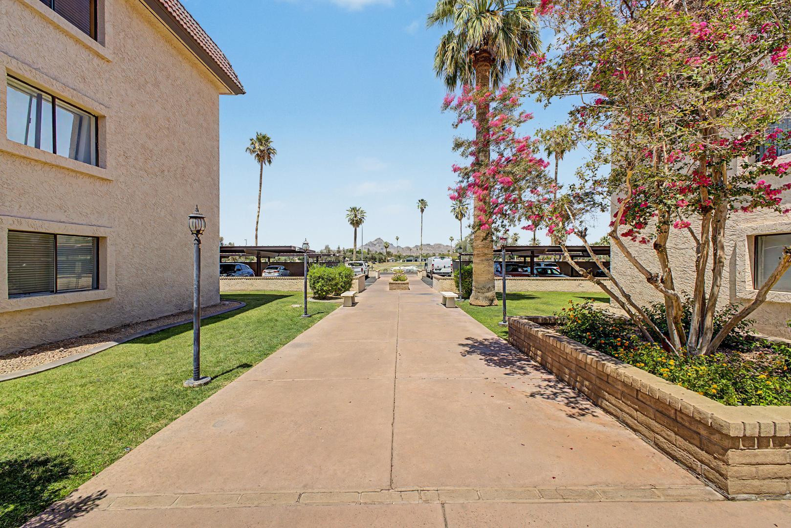 3033 E DEVONSHIRE Avenue 3031