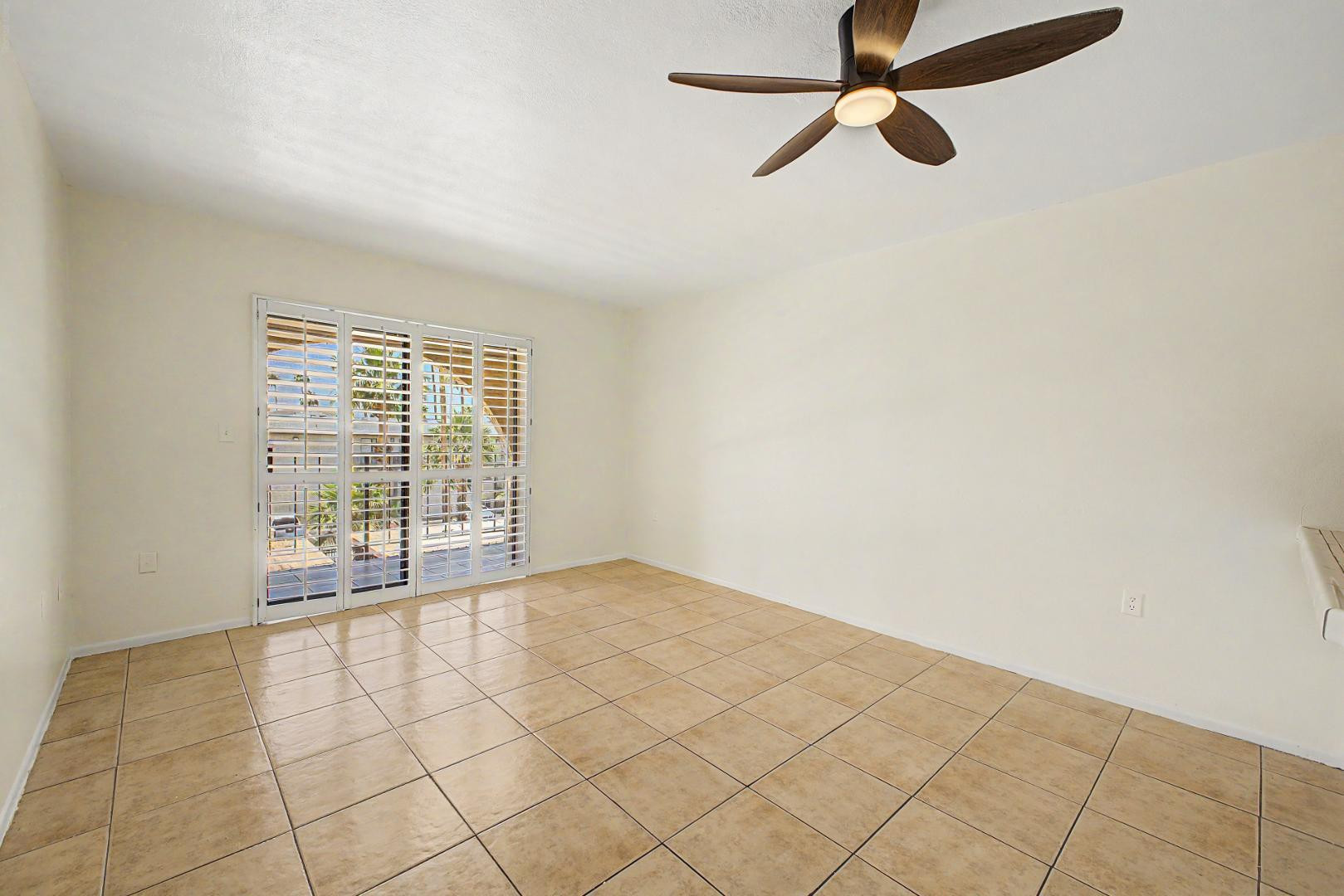 3033 E DEVONSHIRE Avenue 3031