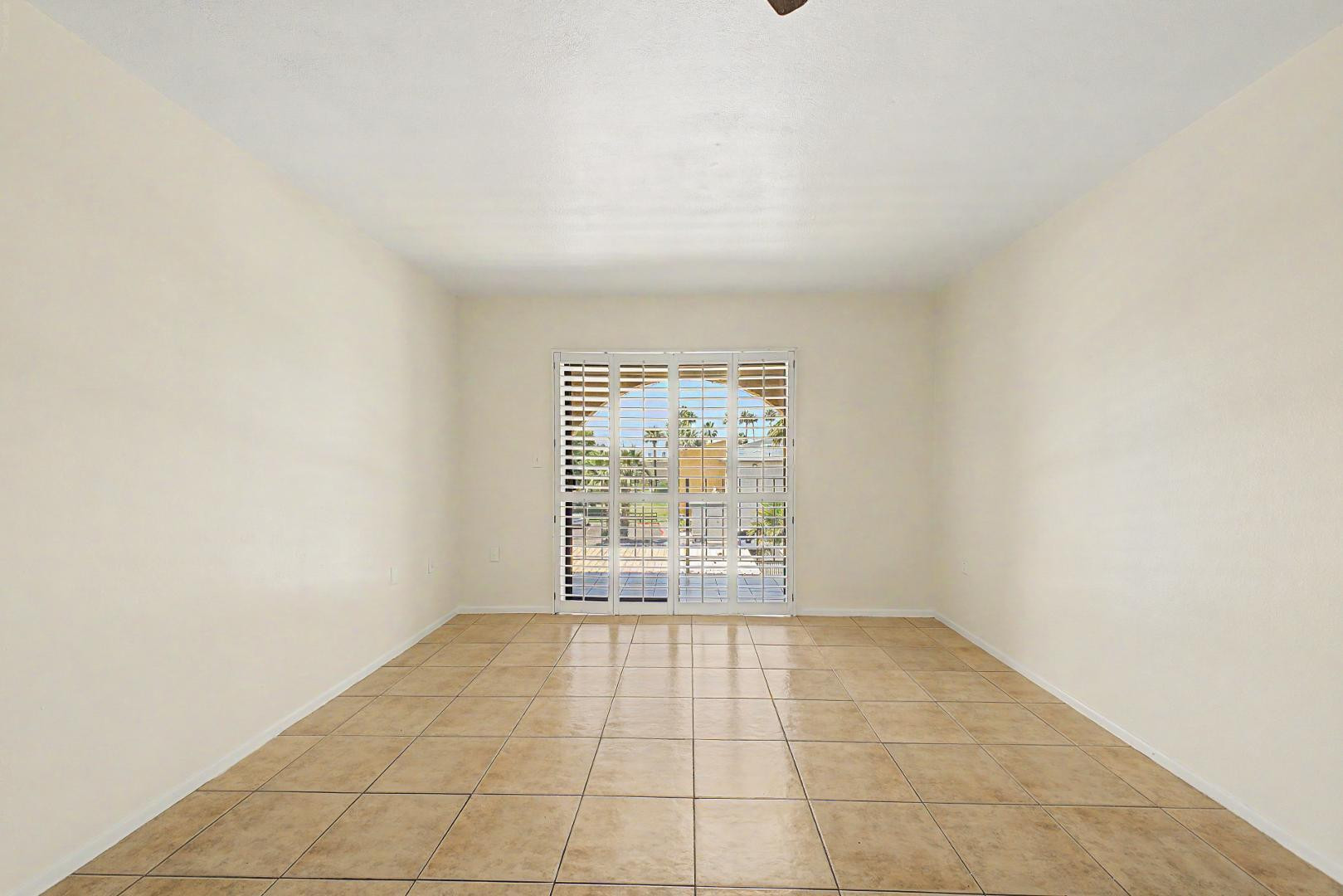 3033 E DEVONSHIRE Avenue 3031