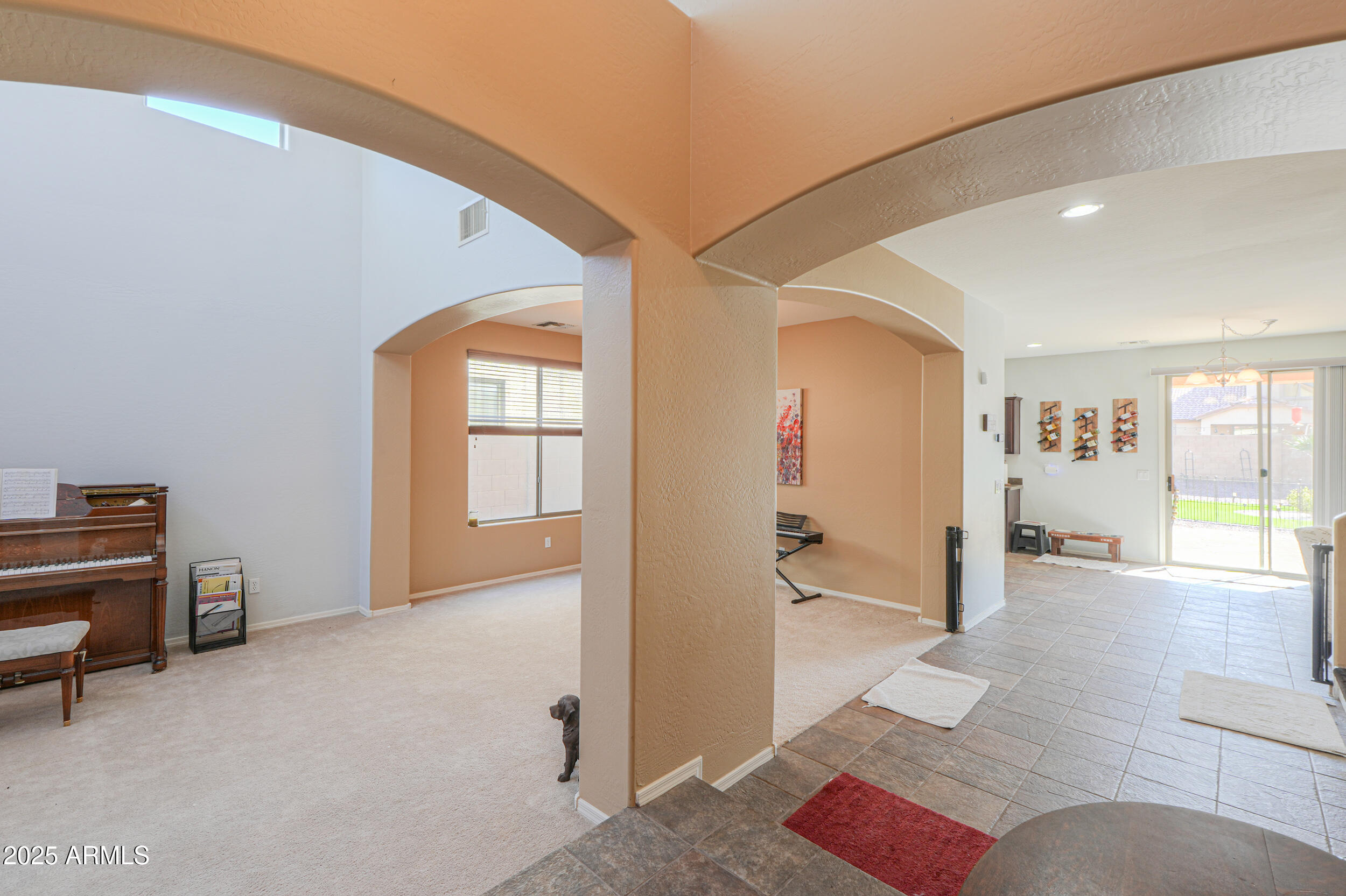 1565 E PRICKLY PEAR Place