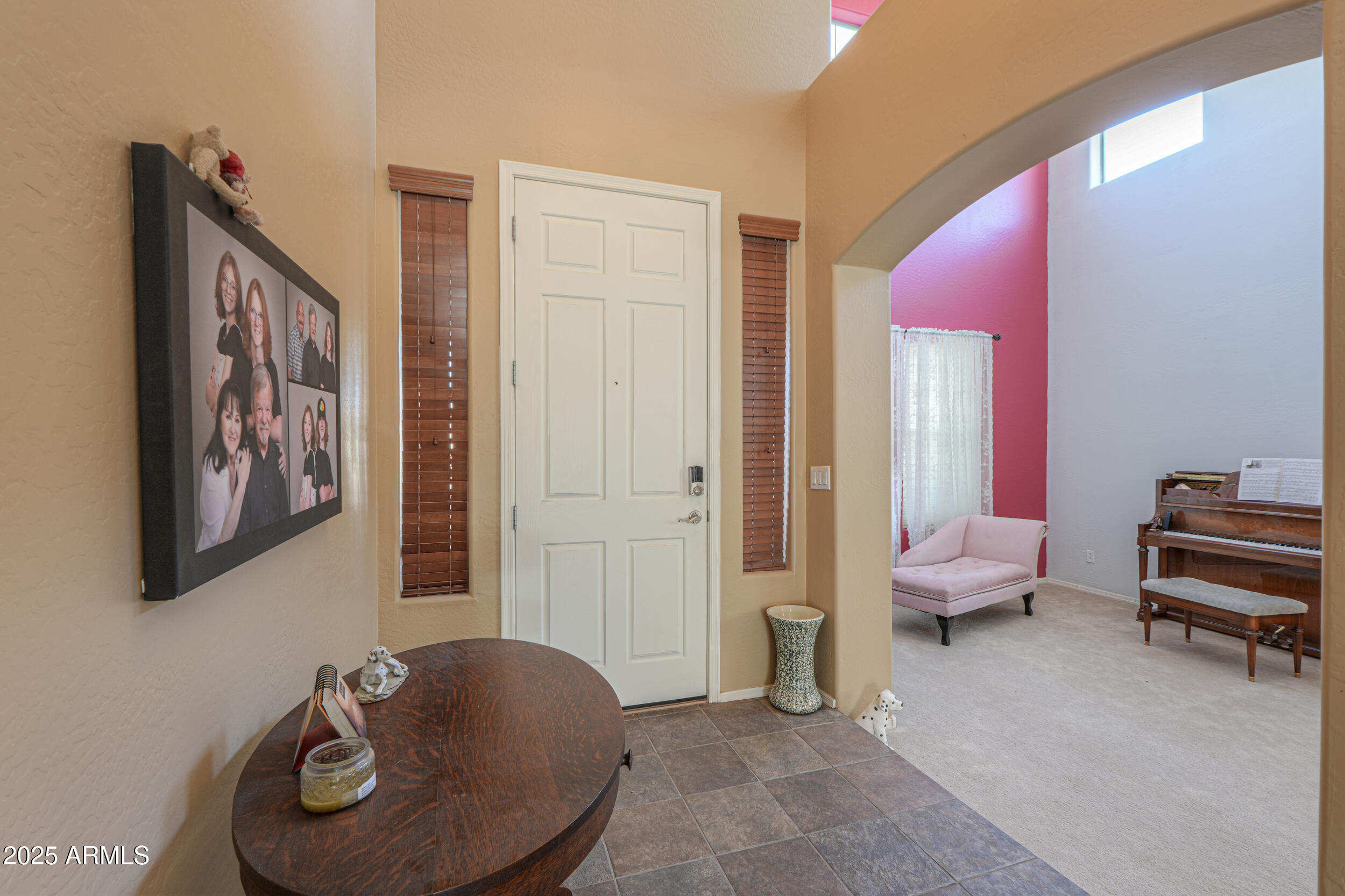 1565 E PRICKLY PEAR Place