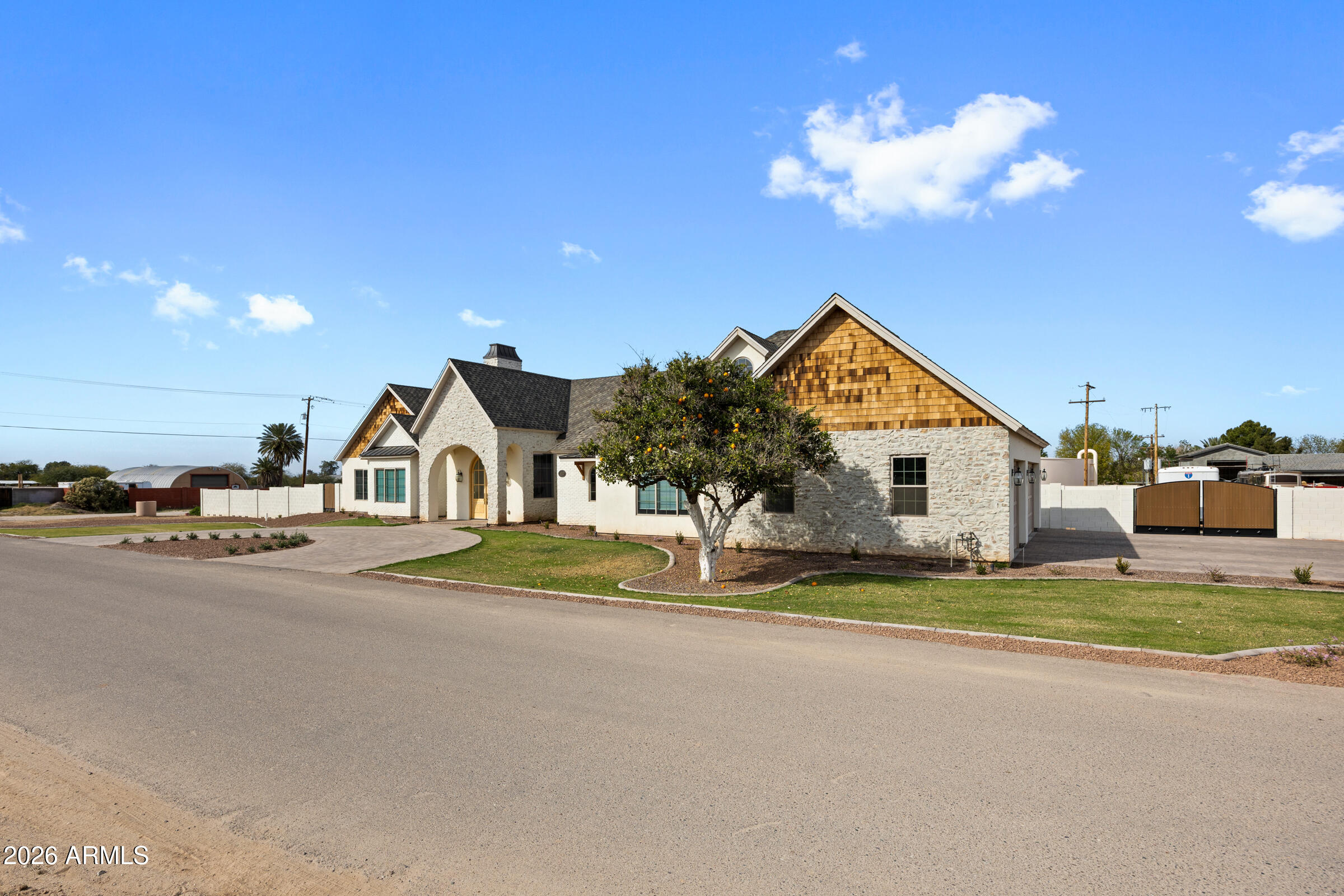 18212 E NAVAJO Drive