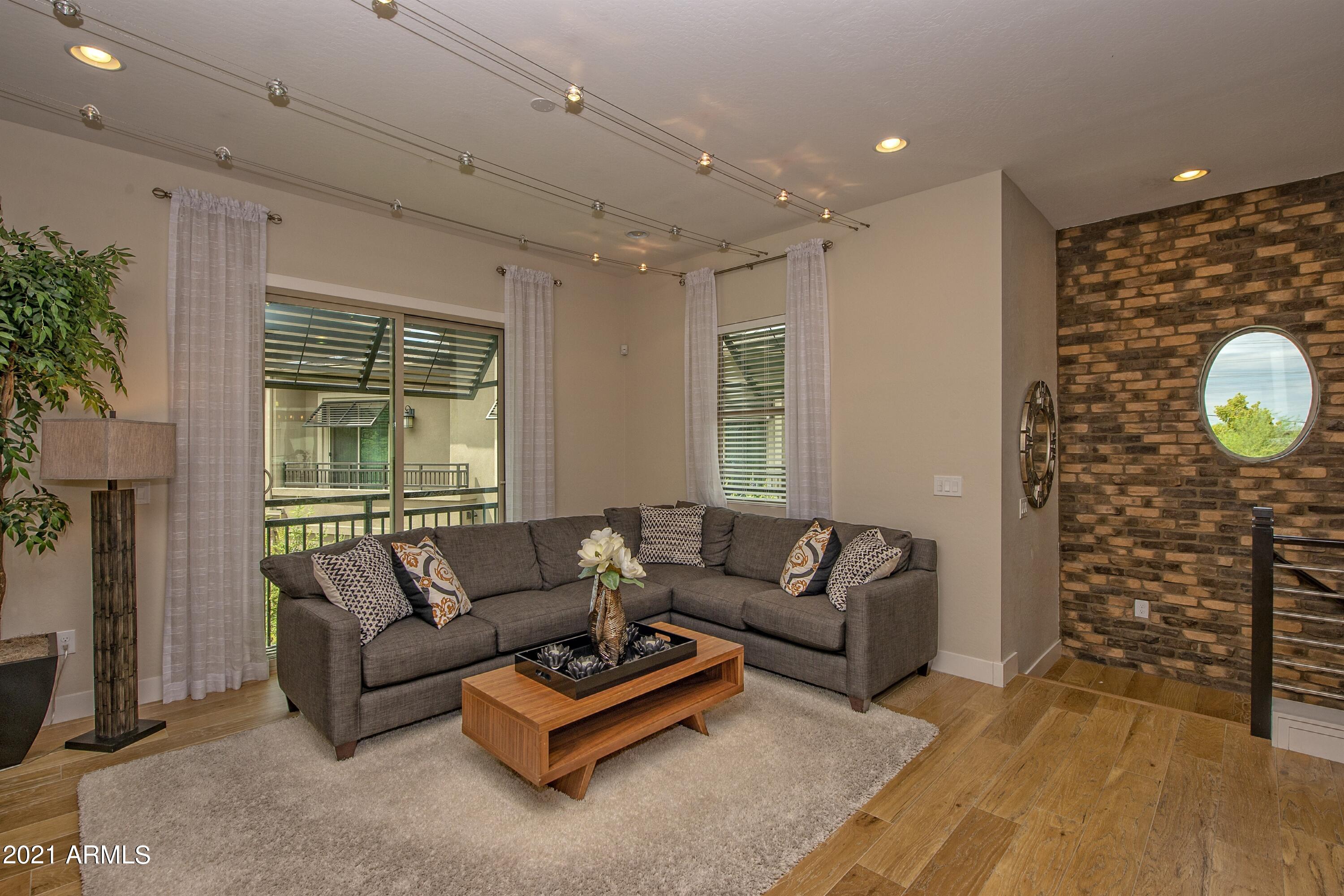 6565 E THOMAS Road 1042