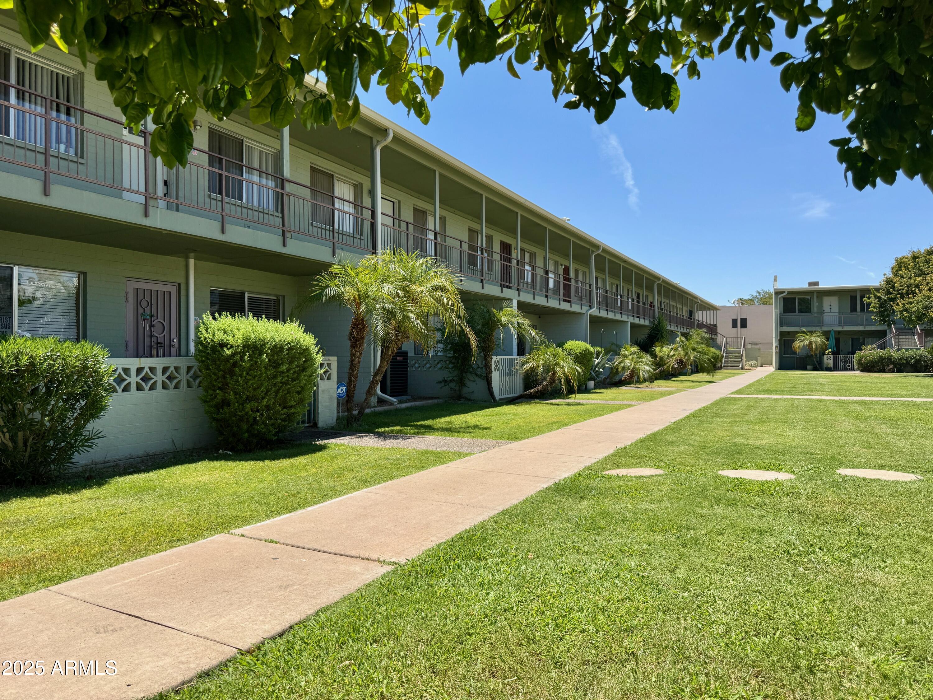 1702 W TUCKEY Lane 211