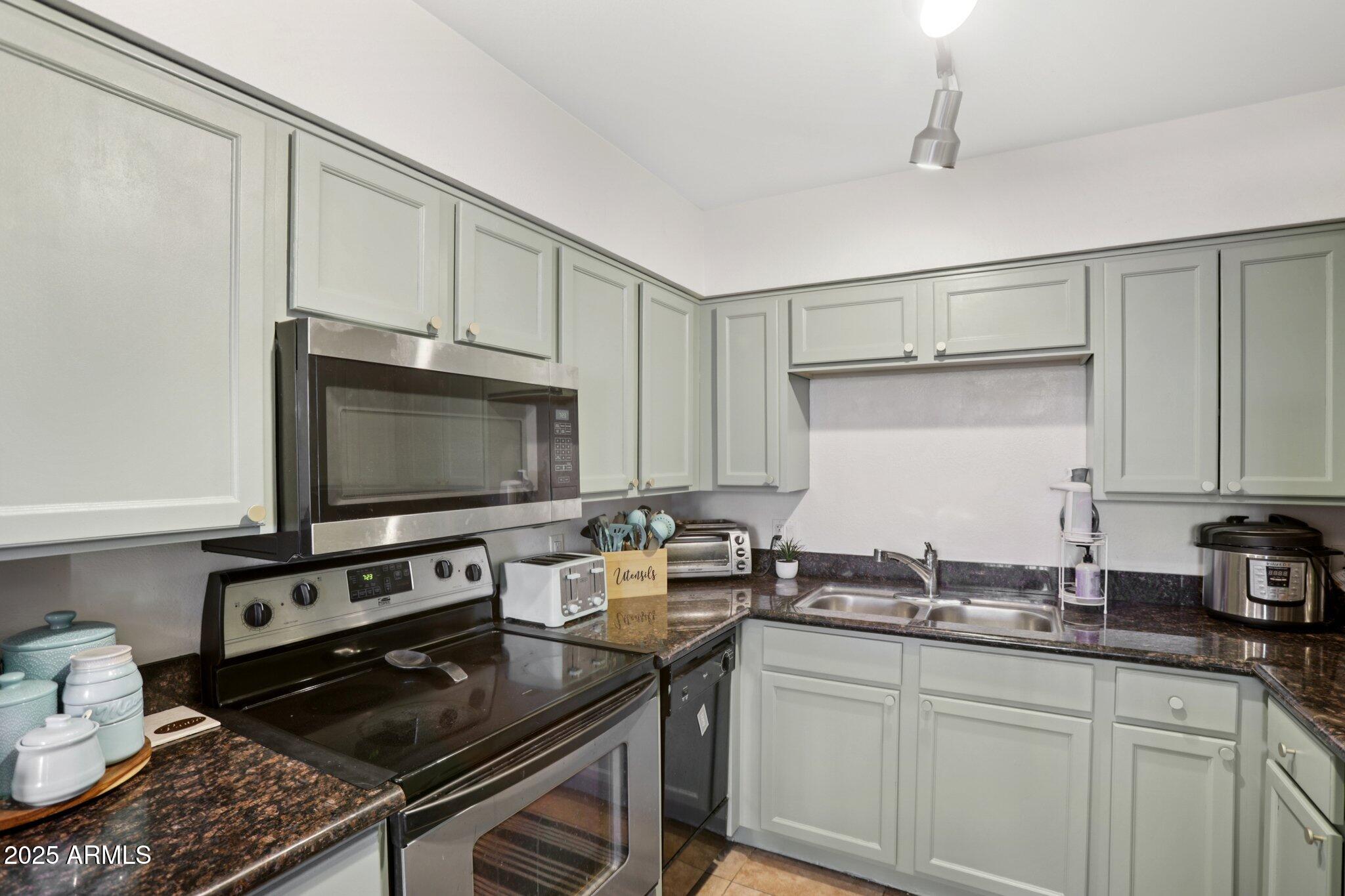 1702 W TUCKEY Lane 211