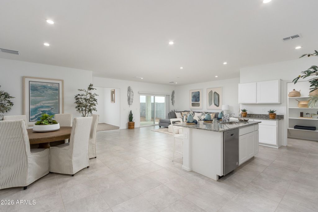 Photo of 1555 E Glazier Drive E, Casa Grande, AZ 85122 (MLS # 6977636)